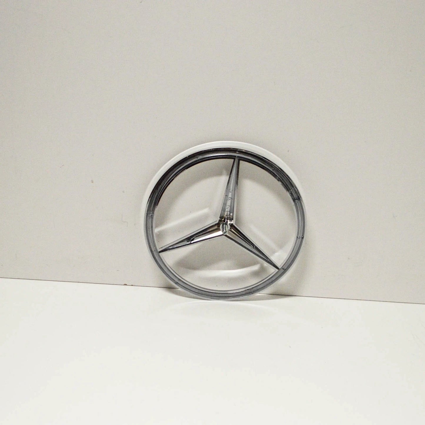 NEW MERCEDES-BENZ G W460 FRONT EMBLEM BADGE A4608880009