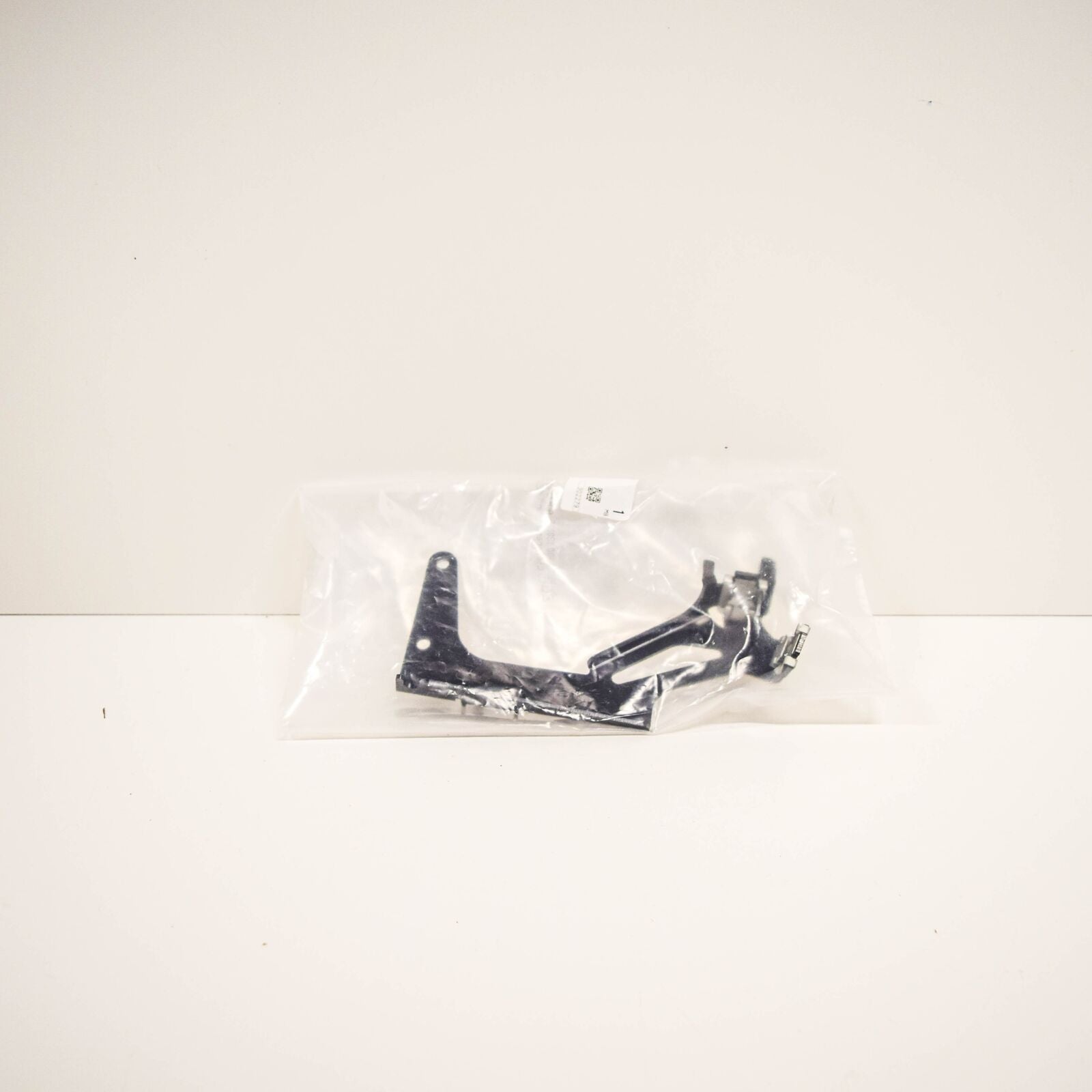 NEW MERCEDES BENZ E W212 FRONT DEFLECTOR BRACKET RIGHT A2185200141 ORIGINAL