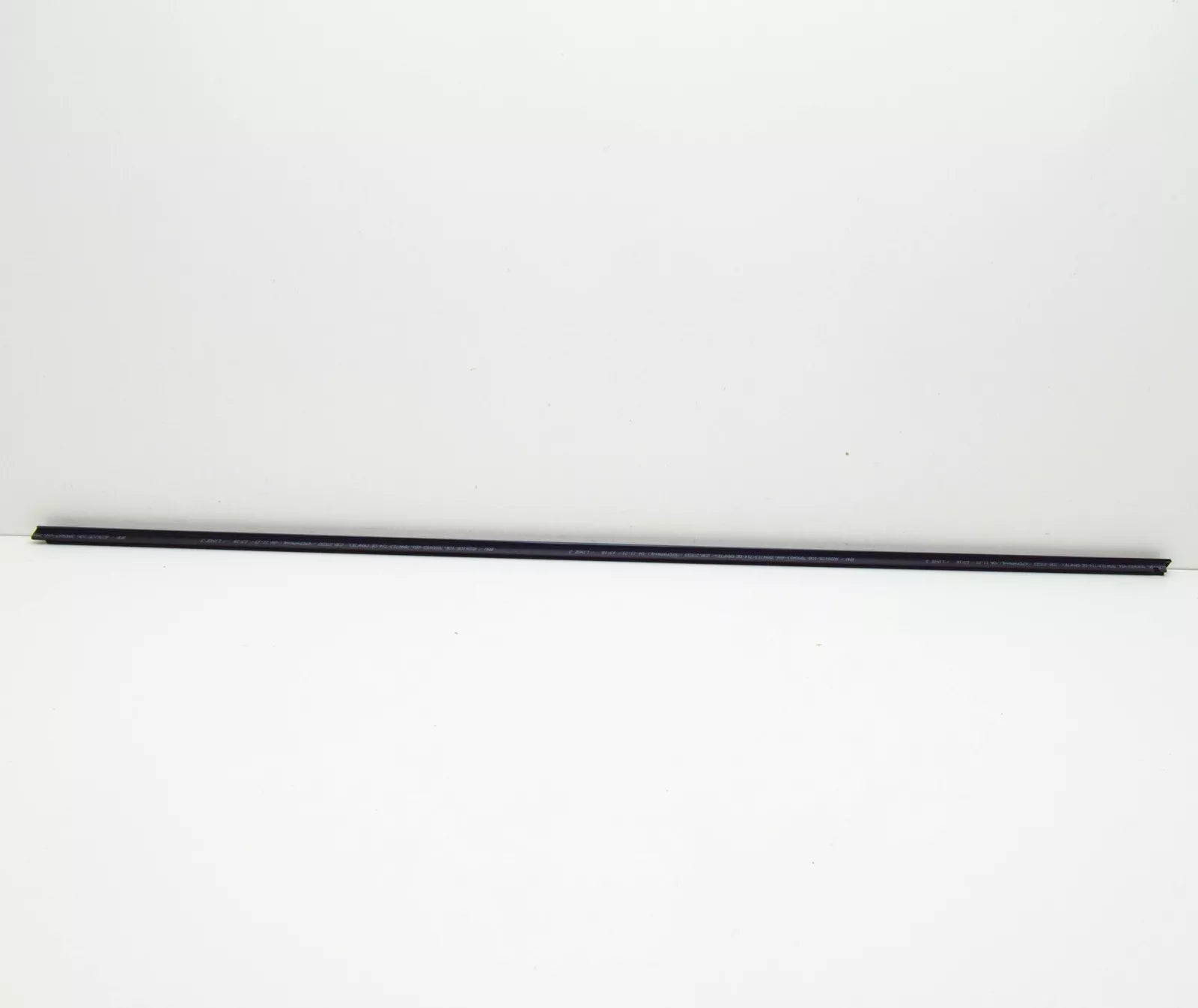 NEW BMW 3 E46 FRONT LEFT OUTER WEATHERSTRIP 51327890453 7890453 ORIGINAL