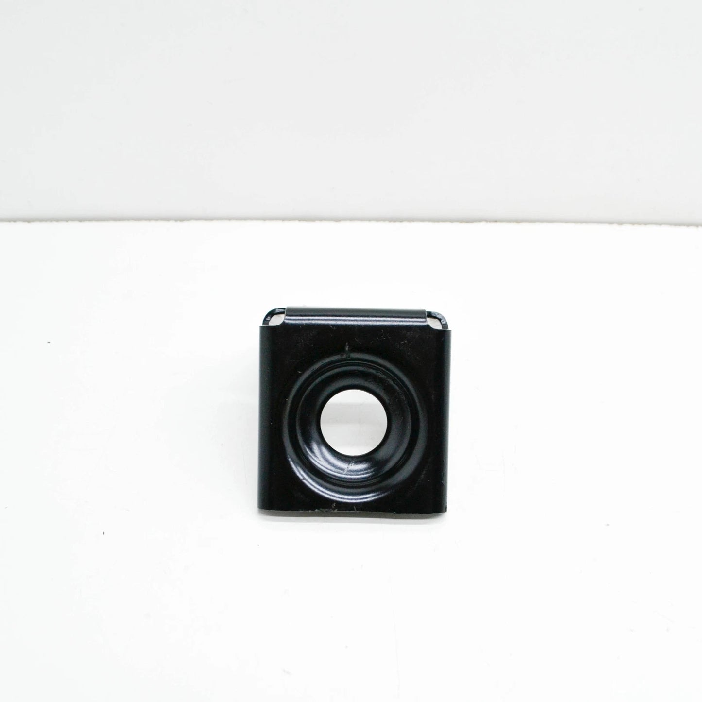 NEW VOLKSWAGEN AMAROK MK1 FRONT CROSS MEMBER FRAME BRACKET 2H0803267