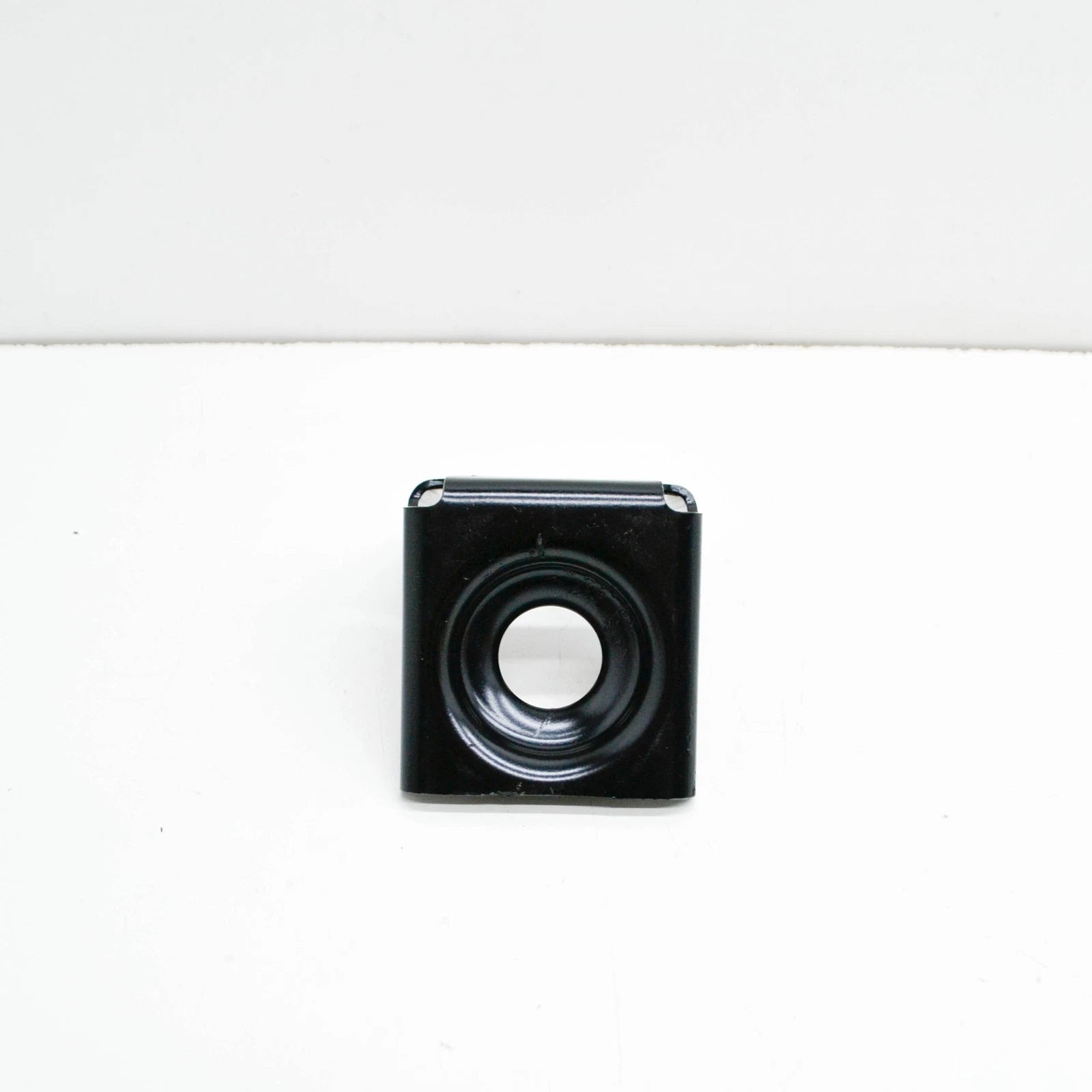 NEW VOLKSWAGEN AMAROK MK1 FRONT CROSS MEMBER FRAME BRACKET 2H0803267