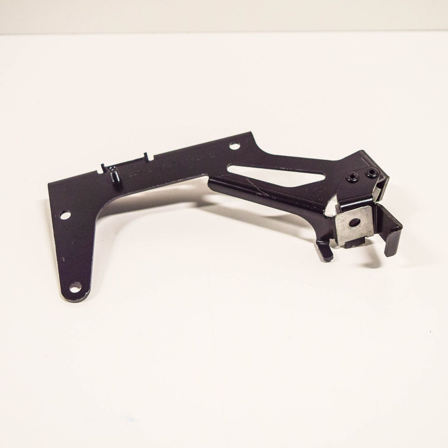 NEW MERCEDES BENZ E W212 FRONT DEFLECTOR BRACKET RIGHT A2185200141 ORIGINAL