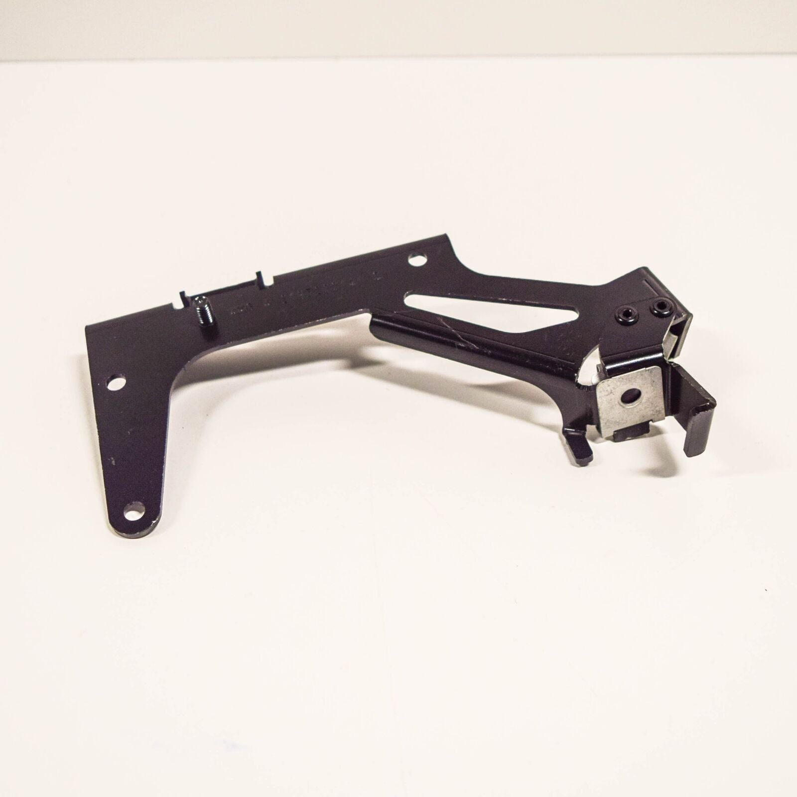 NEW MERCEDES BENZ E W212 FRONT DEFLECTOR BRACKET RIGHT A2185200141 ORIGINAL