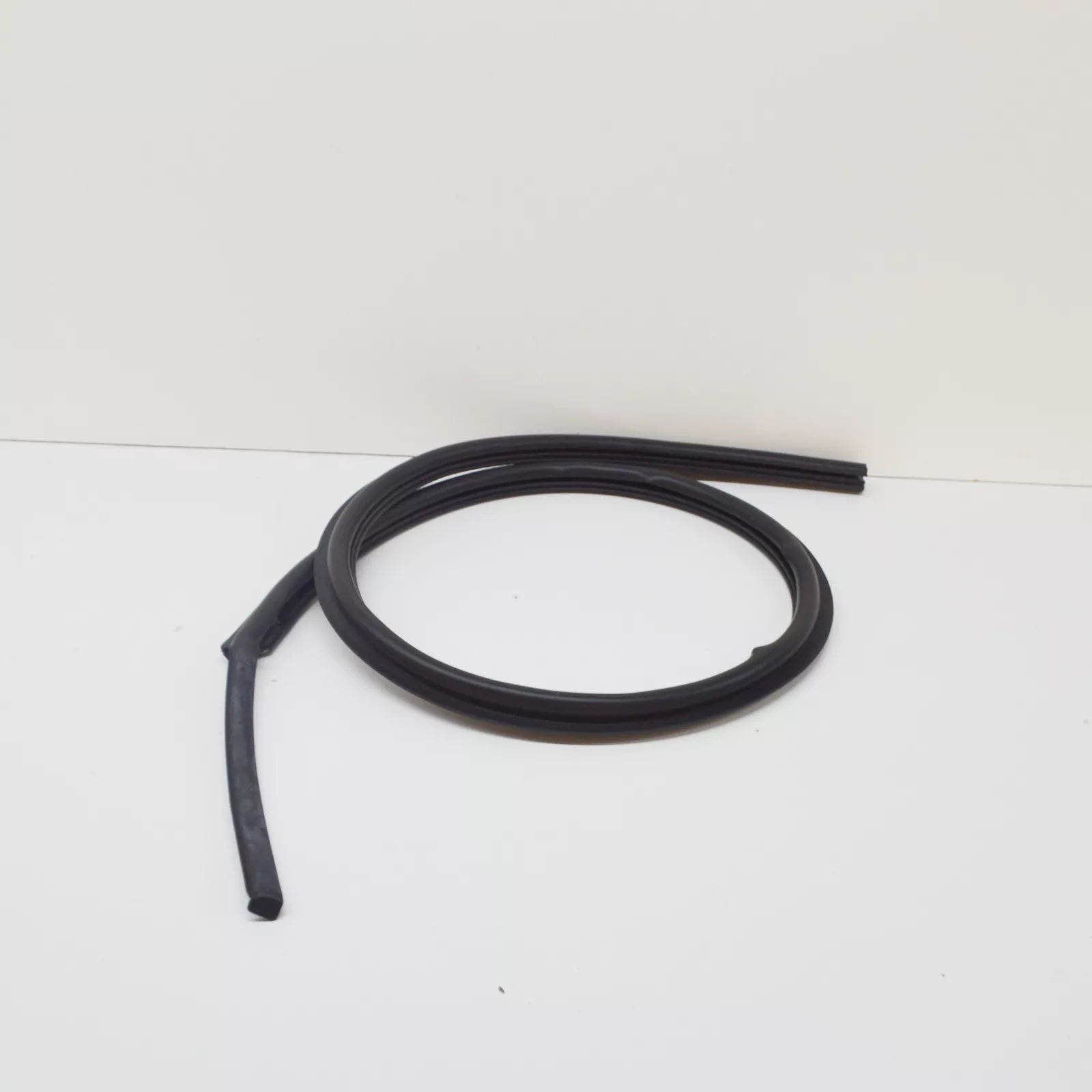 NEW BMW 3 COMPACT E36 LEFT ROOF FRAME GASKET 51718233801 8233801 ORIGINAL