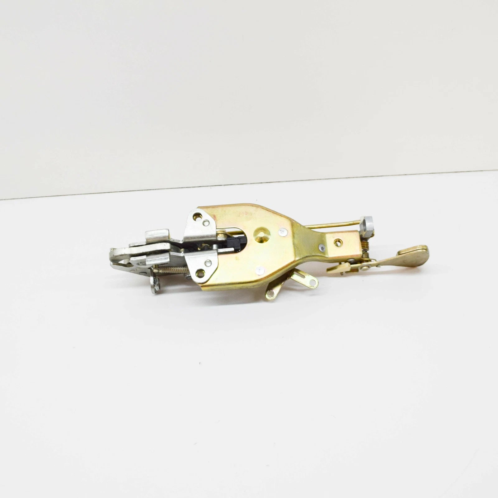 NEW MERCEDES-BENZ W123 LIFTGATE TAILGATE HATCH LOCK A1237400935