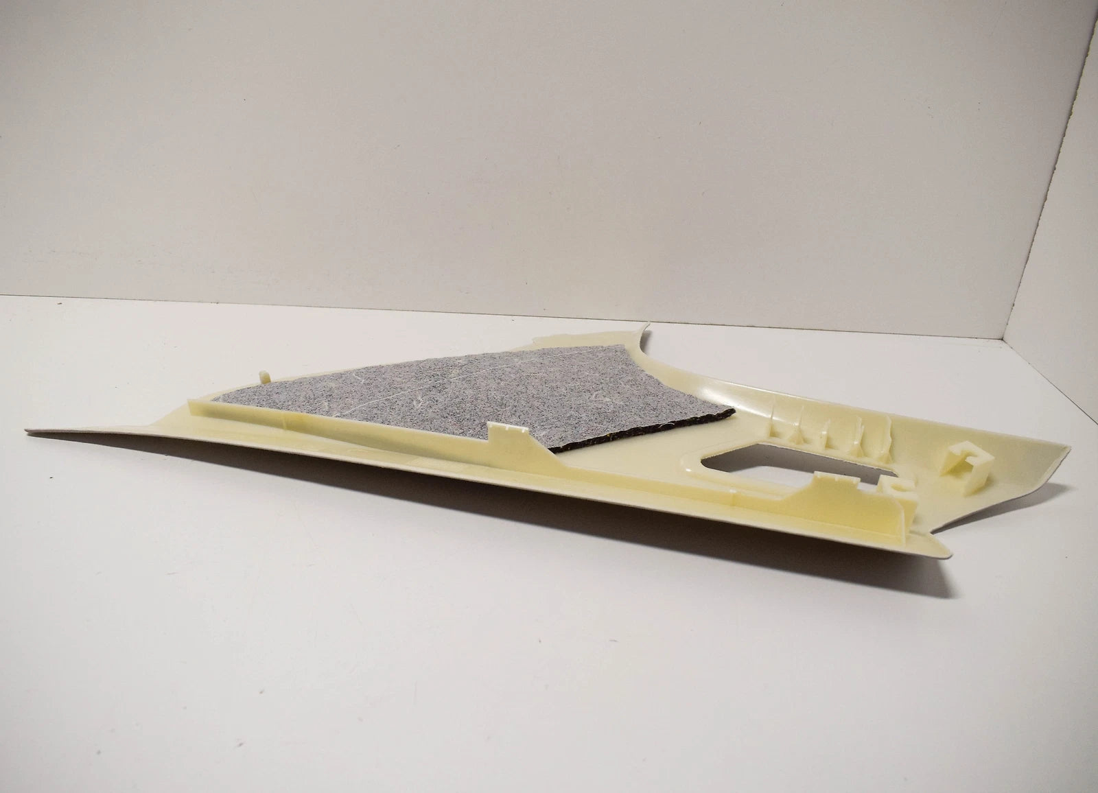 NEW BMW 3 E46 REAR LEFT C-PILLAR TRIM 51438225575 8225575 ORIGINAL