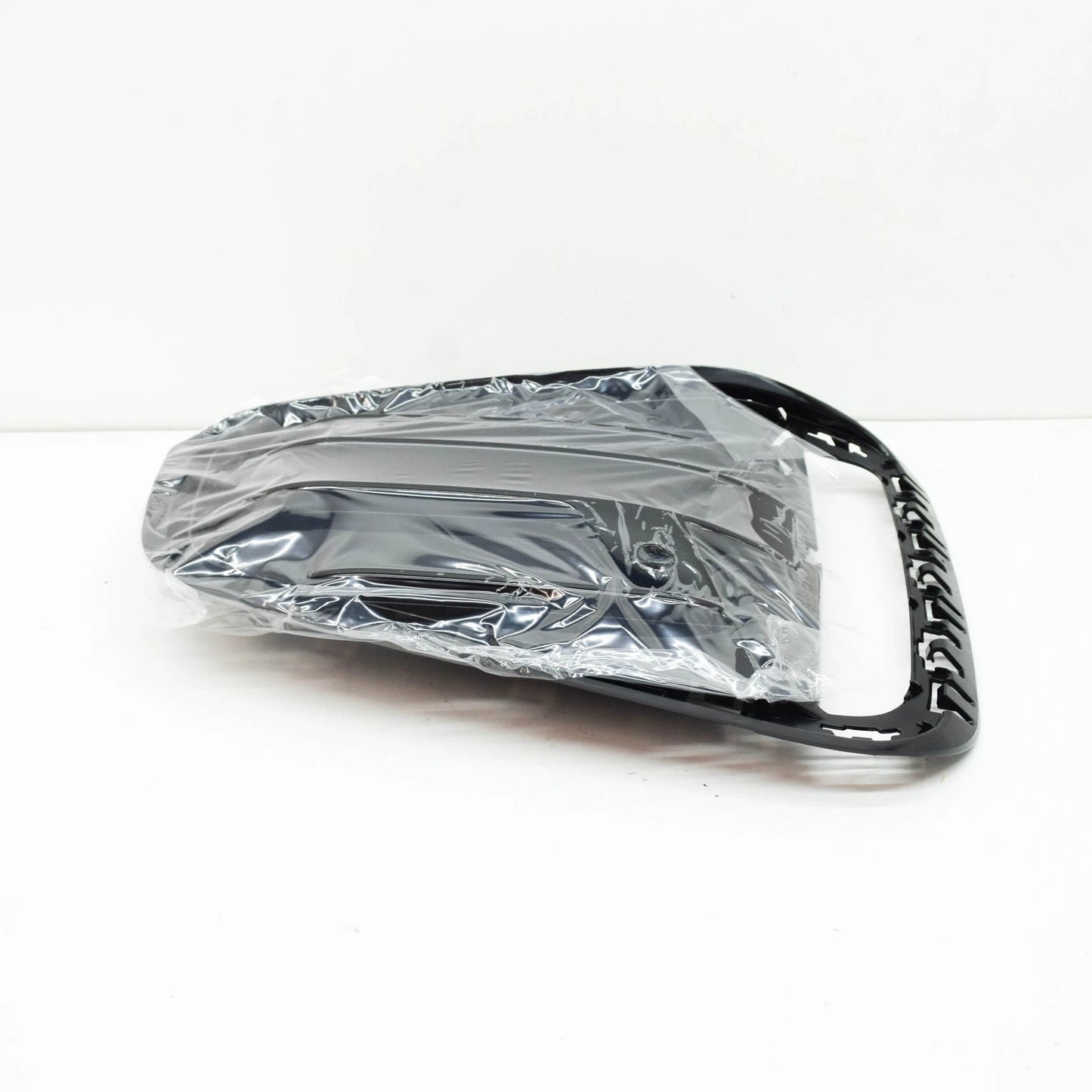 NEW BMW 4 COUPE G22 FRONT BUMPER OPEN RIGHT GRILLE 51118077066 ORIGINAL