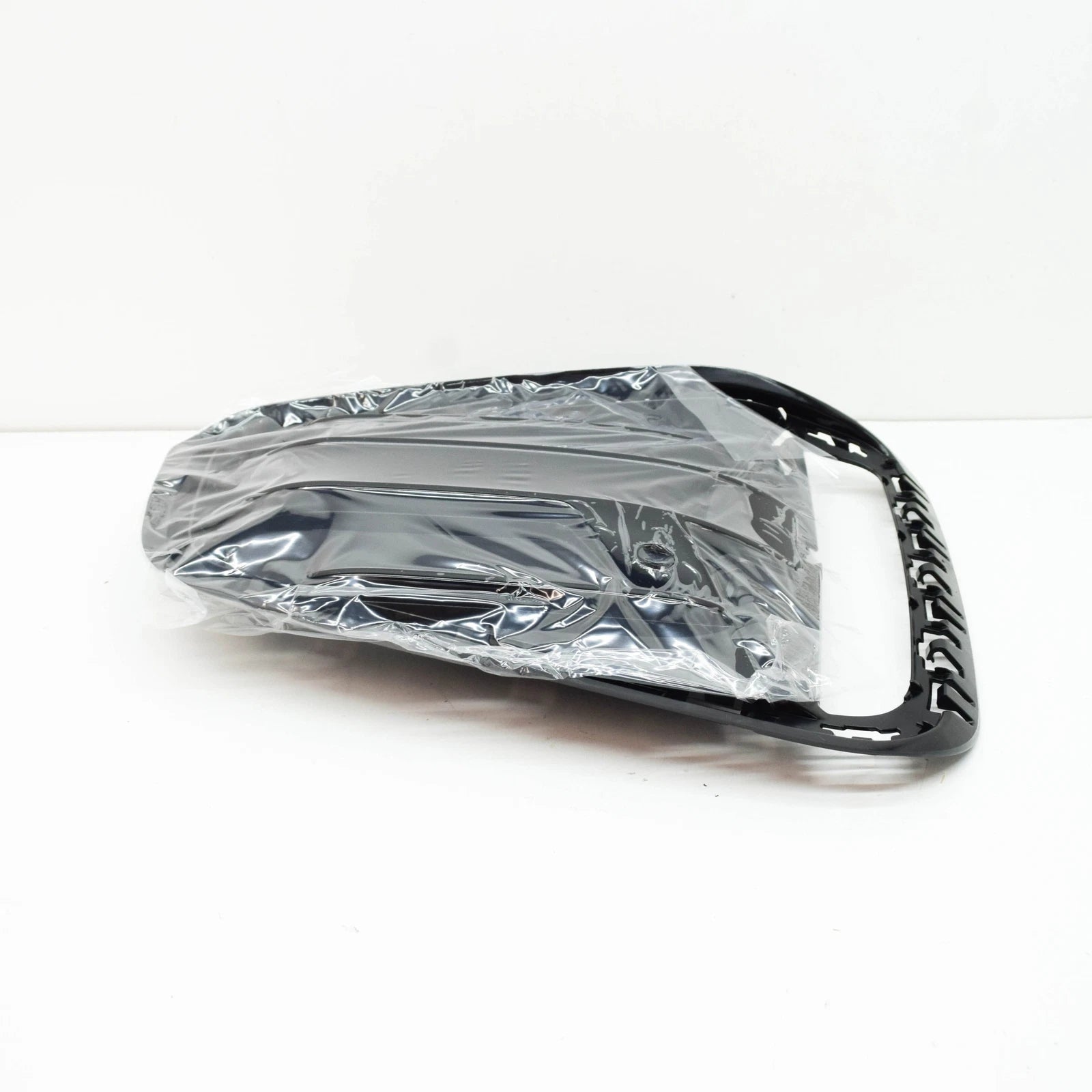 NEW BMW 4 COUPE G22 FRONT BUMPER OPEN RIGHT GRILLE 51118077066 ORIGINAL