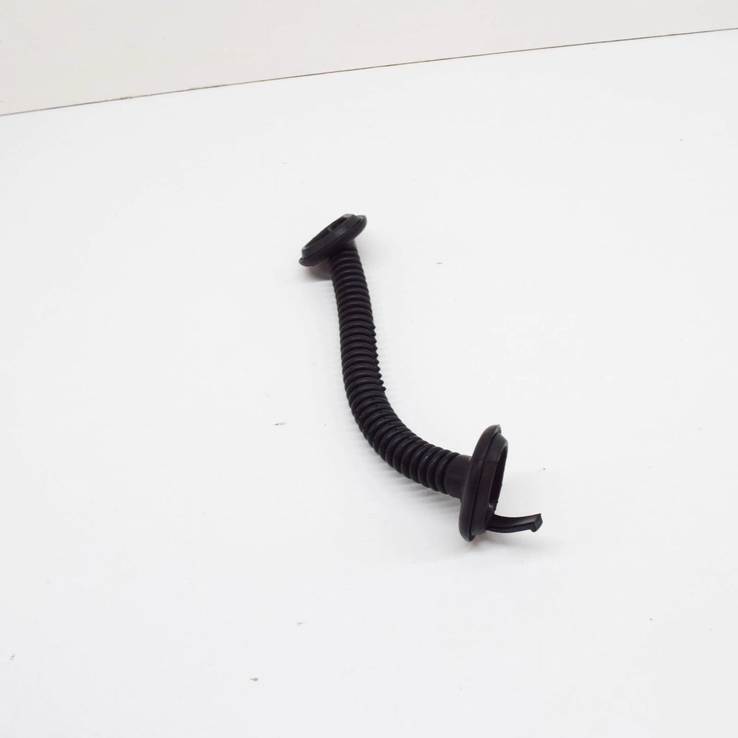 NEW BMW 3 E90 BOOT TRUNK LID WIRING GAITER GROMMET RIGHT 61136919394 ORIGINAL