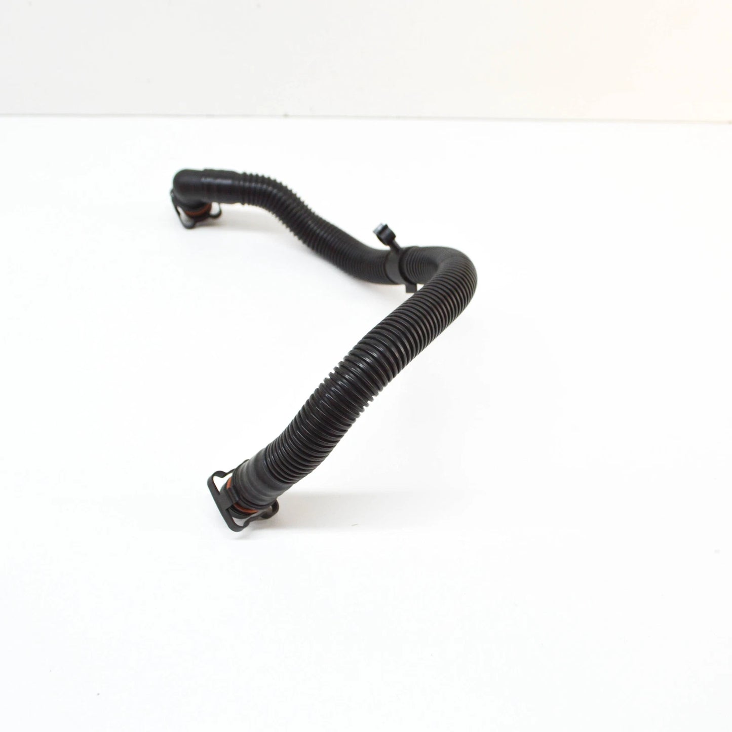NEW AUDI A4 B7 CRANKCASE BREATHER HOSE 06F103235A