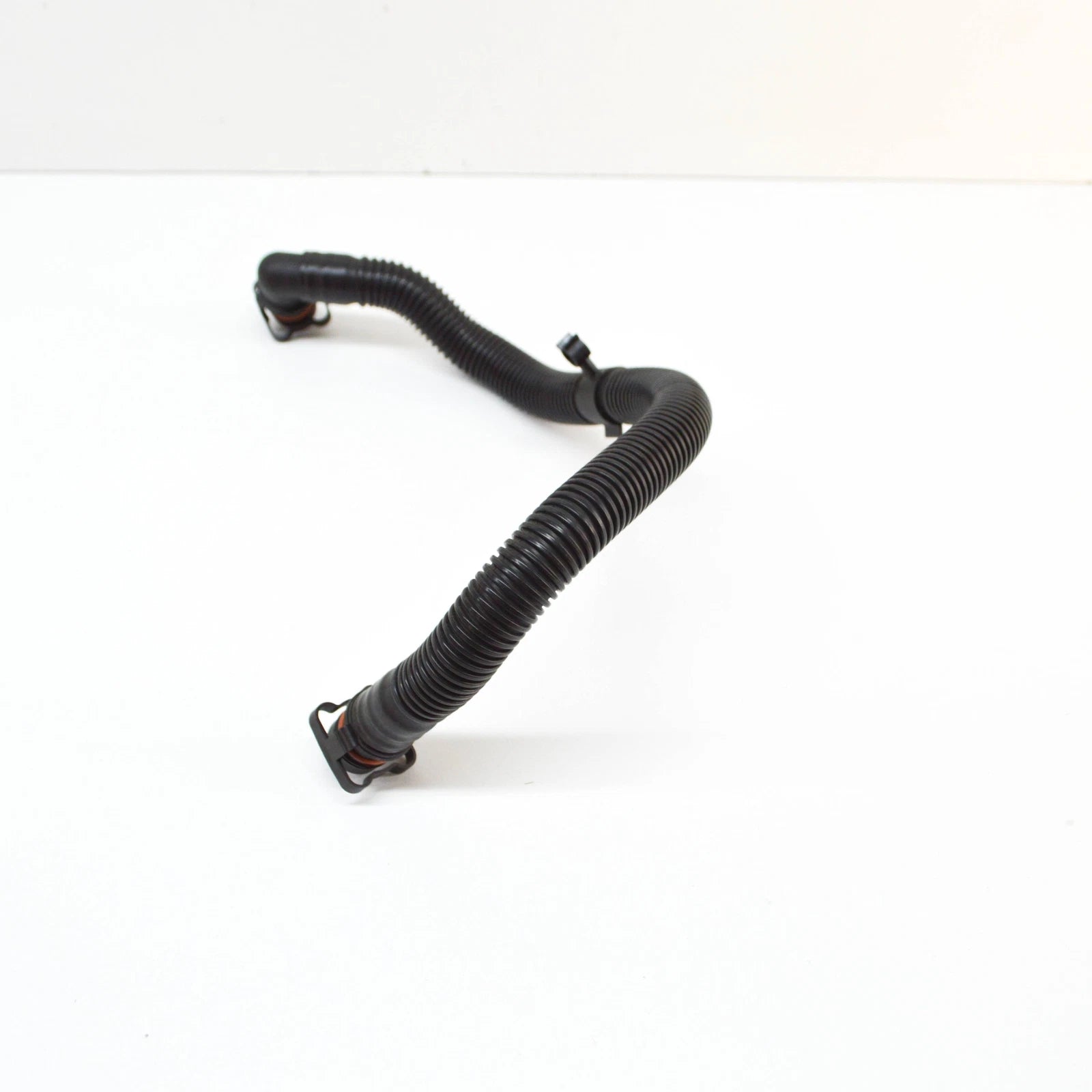 NEW AUDI A4 B7 CRANKCASE BREATHER HOSE 06F103235A