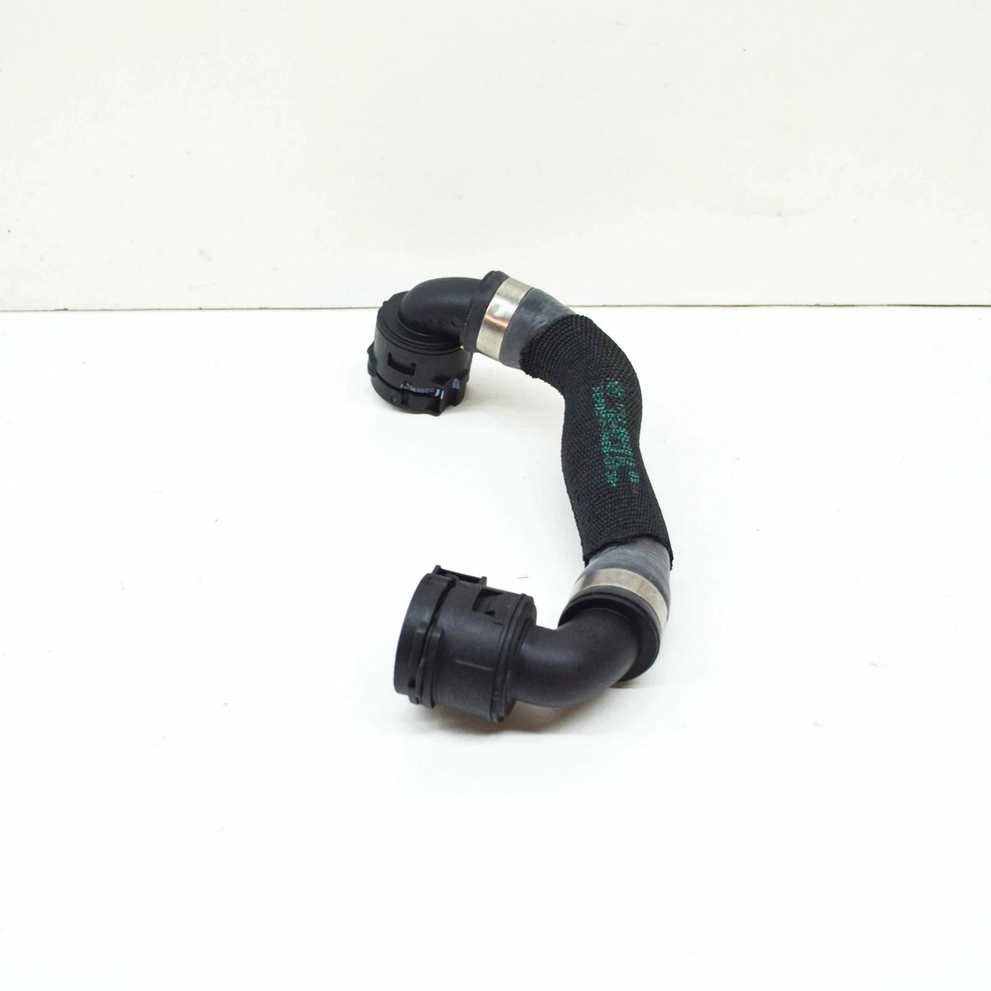 NEW BMW 5 G30 RIGHT WATER RADIATOR COOLANT HOSE 17128602613 ORIGINAL