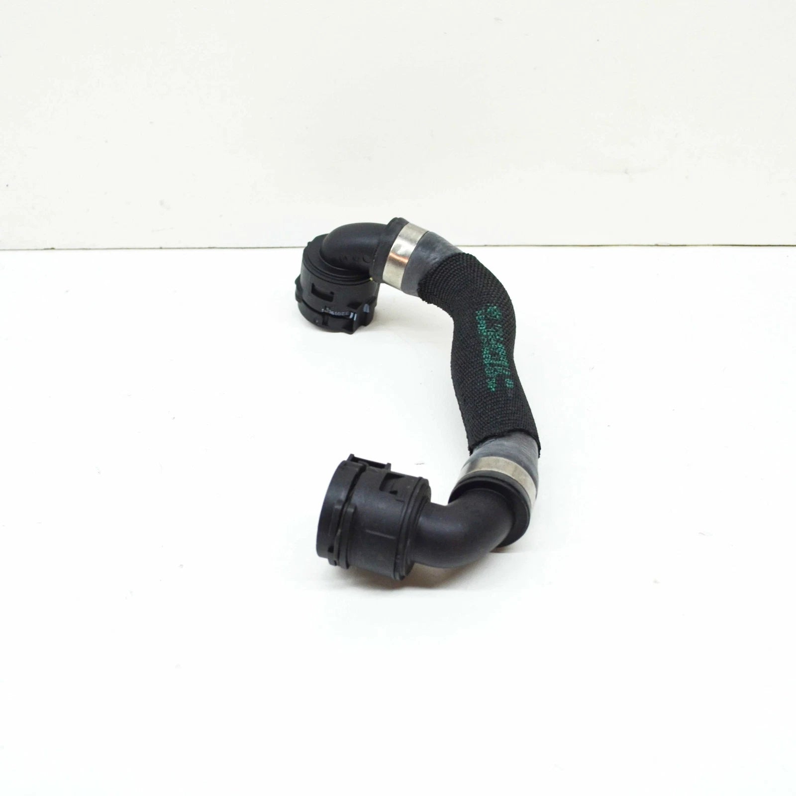 NEW BMW 5 G30 RIGHT WATER RADIATOR COOLANT HOSE 17128602613 ORIGINAL