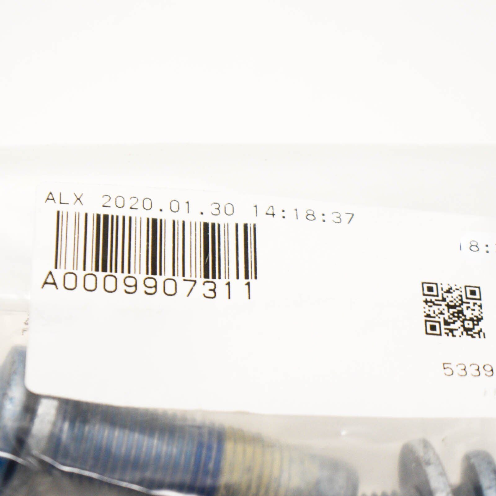 NEW MB E W212 FRONT FRAME INTEGRAL SUPPORT THREAD SCREW A0009907311 ORIGINAL