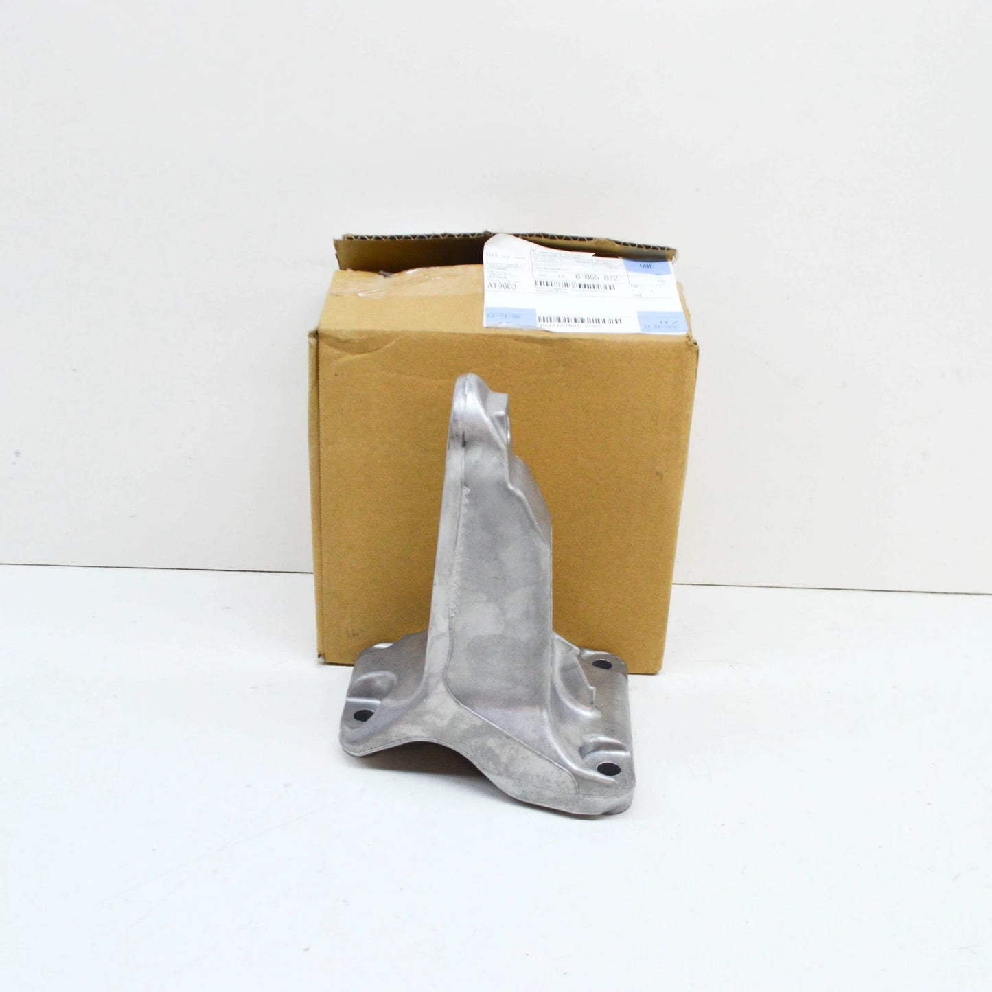 NEW BMW 1 F21 ENGINE RIGHT SIDE BRACKET 22116855822 ORIGINAL