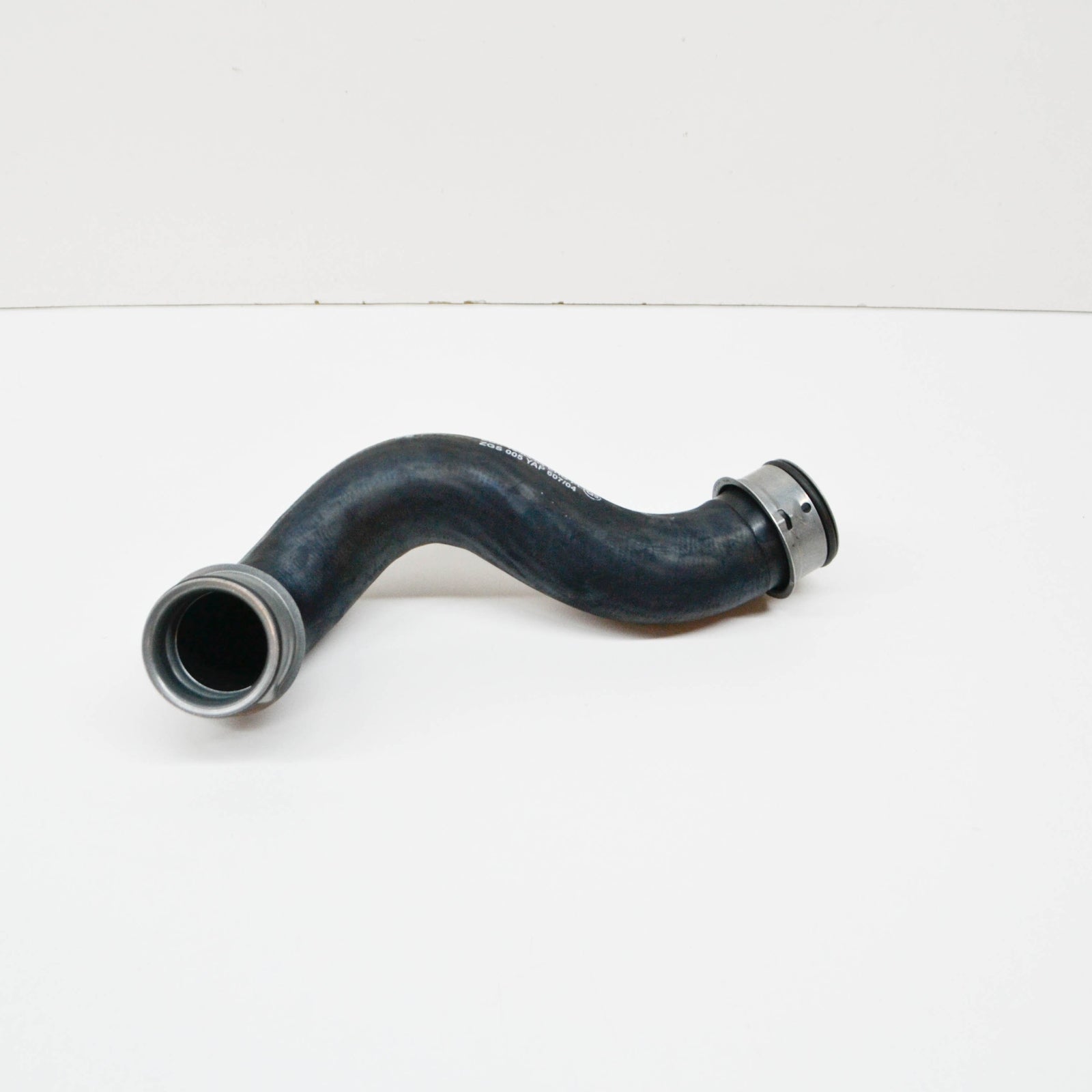 NEW MERCEDES-BENZ E W211 RADIATOR UPPER HOSE A2115015082 ORIGINAL