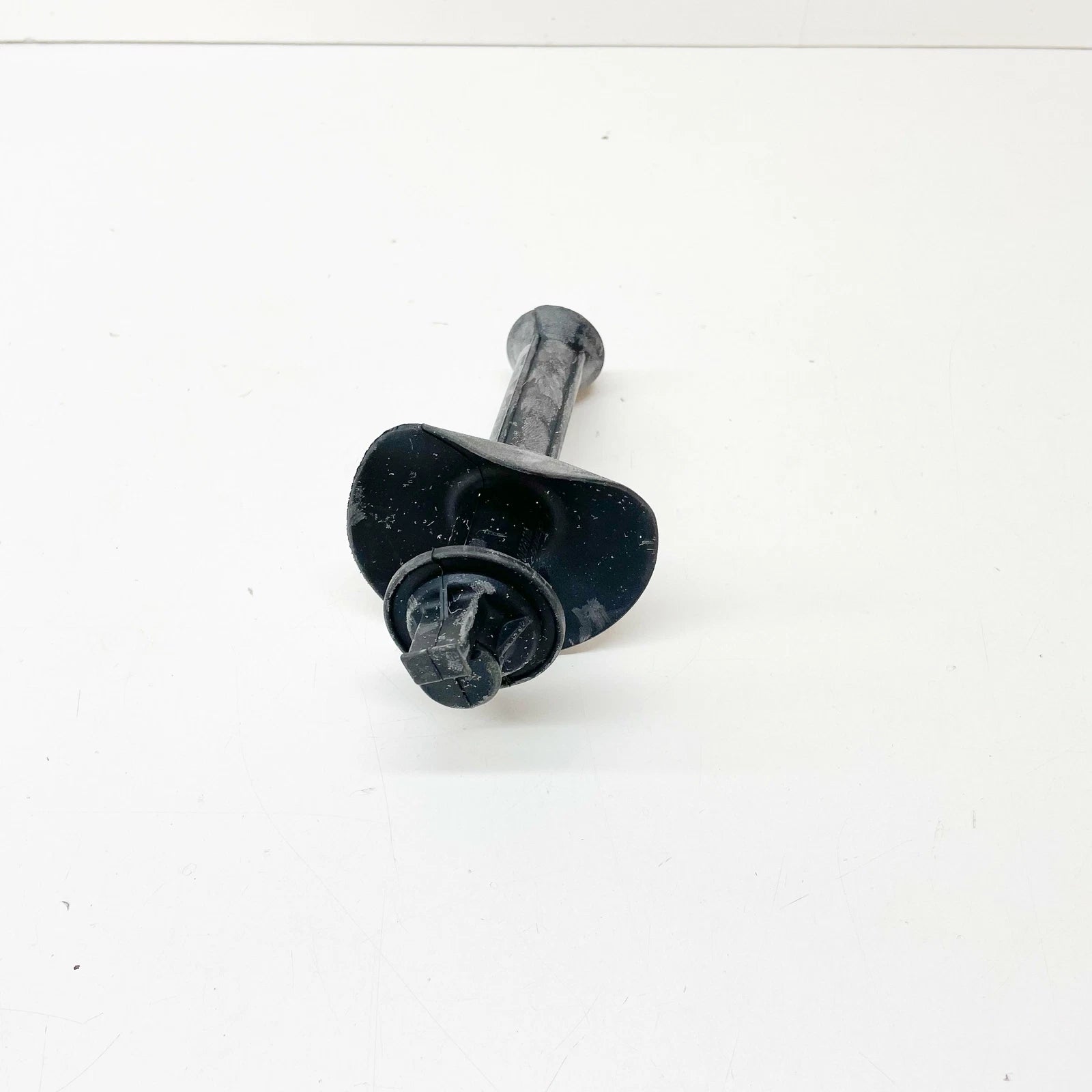 NEW VW TOUAREG 7LA,7L6,7L7 HEATER BOX WATER DRAIN TUBE 7P0820119 ORIGINAL