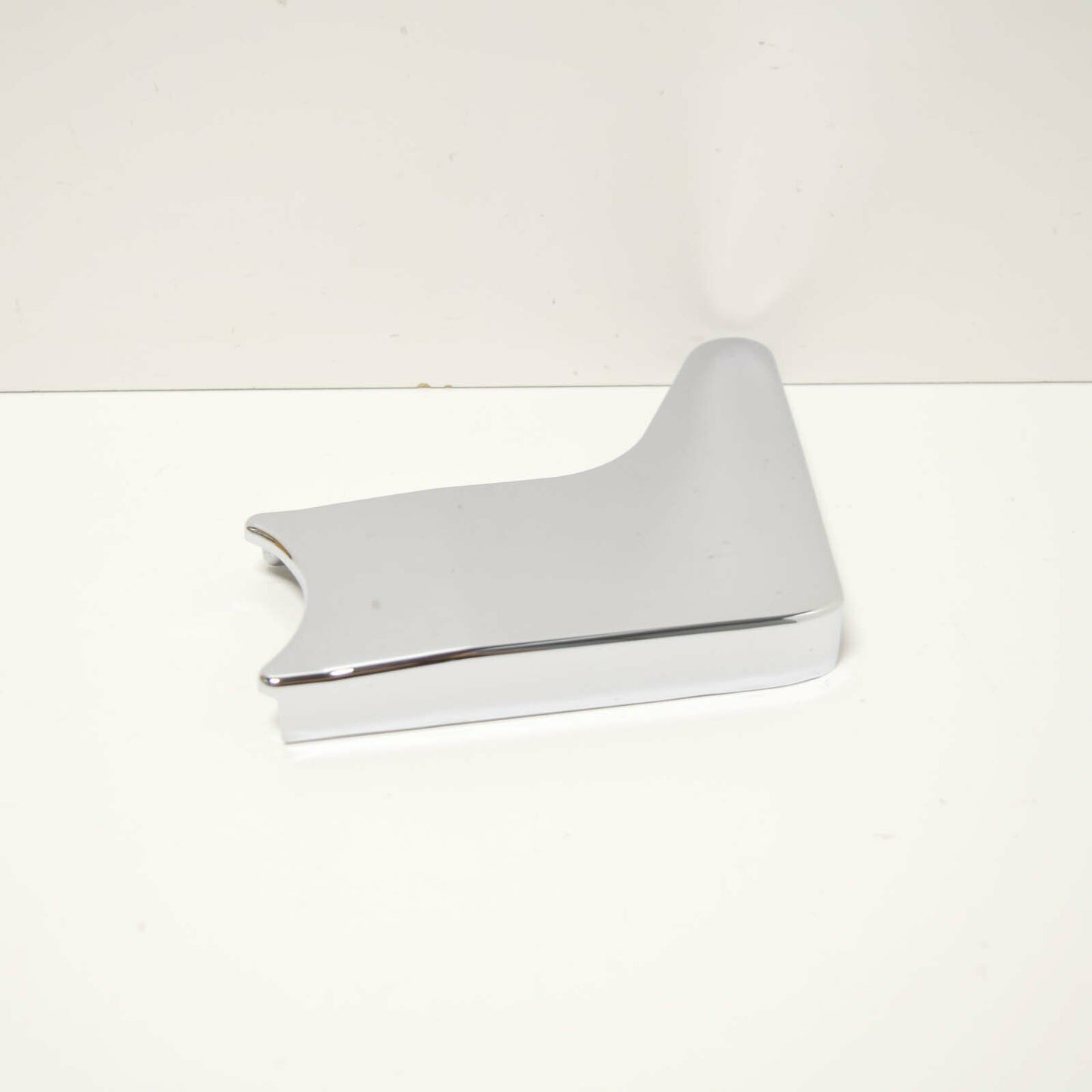 NEW MERCEDES-BENZ SL R107 FRONT RIGHT SEAT LOWER HINGE COVER A1079131428