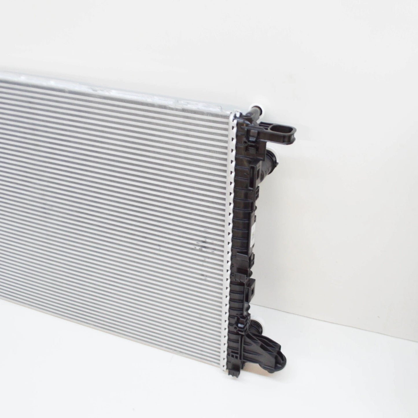 NEW AUDI A4 B9 ENGINE RADIATOR 8W0121251J ORIGINAL