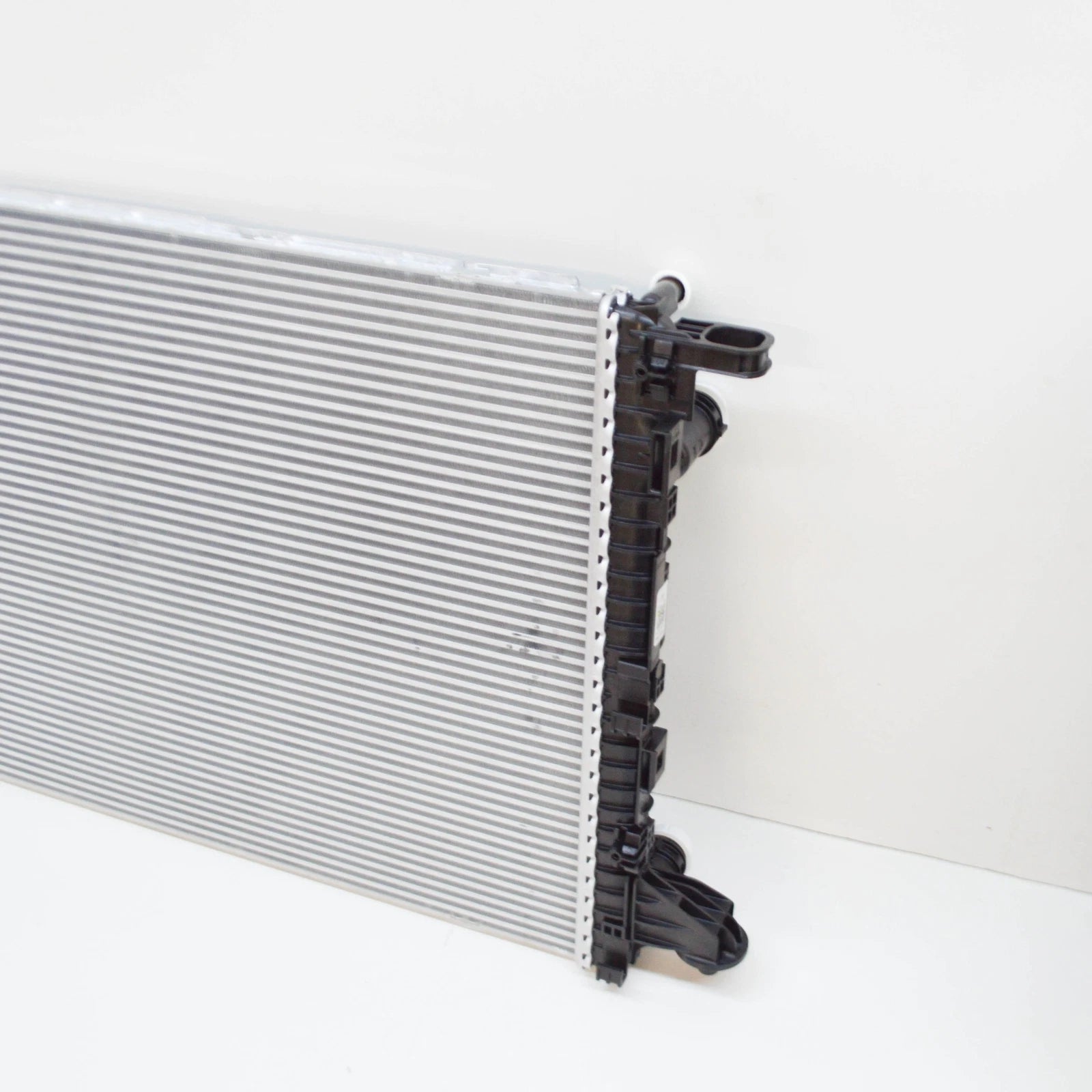 NEW AUDI A4 B9 ENGINE RADIATOR 8W0121251J ORIGINAL