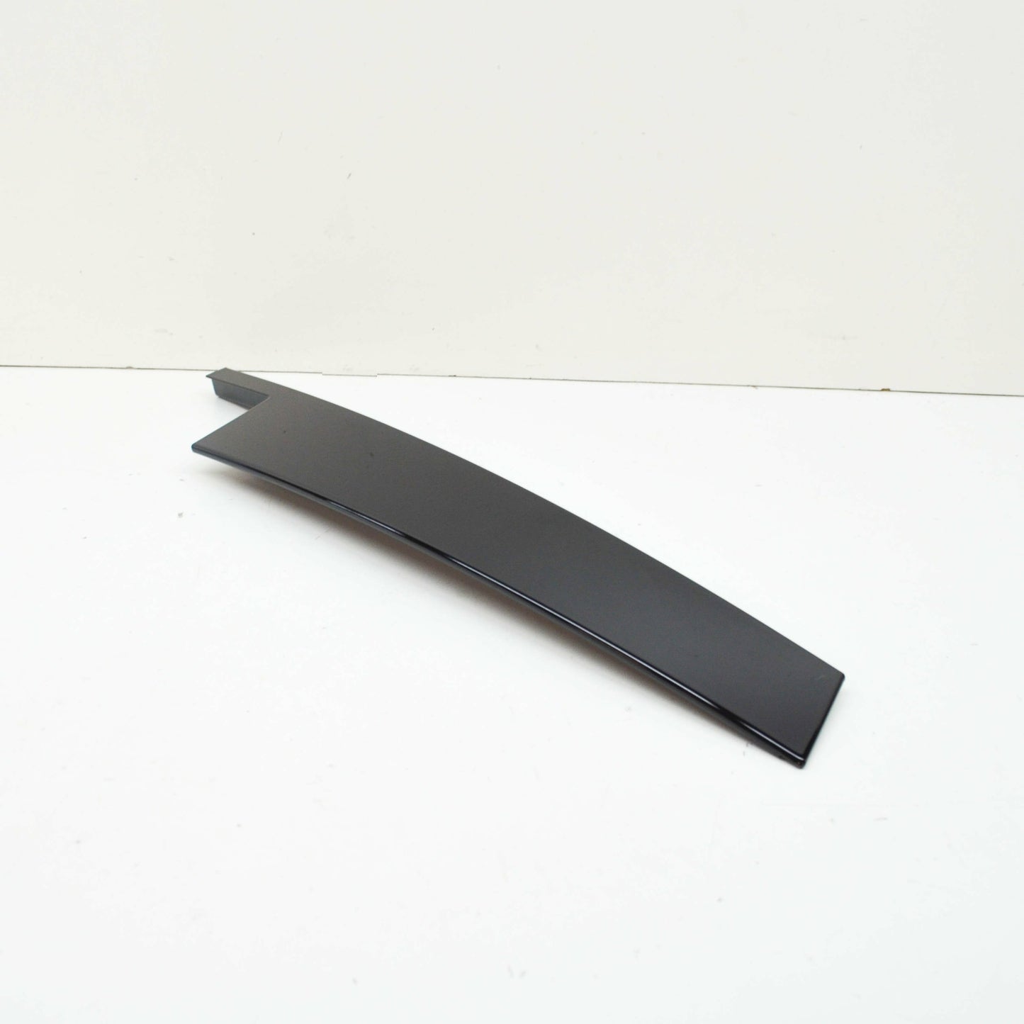 NEW MB GLC X253 FRONT LEFT DOOR EXTERIOR B-PILLAR TRIM A2536900187 ORIGINAL