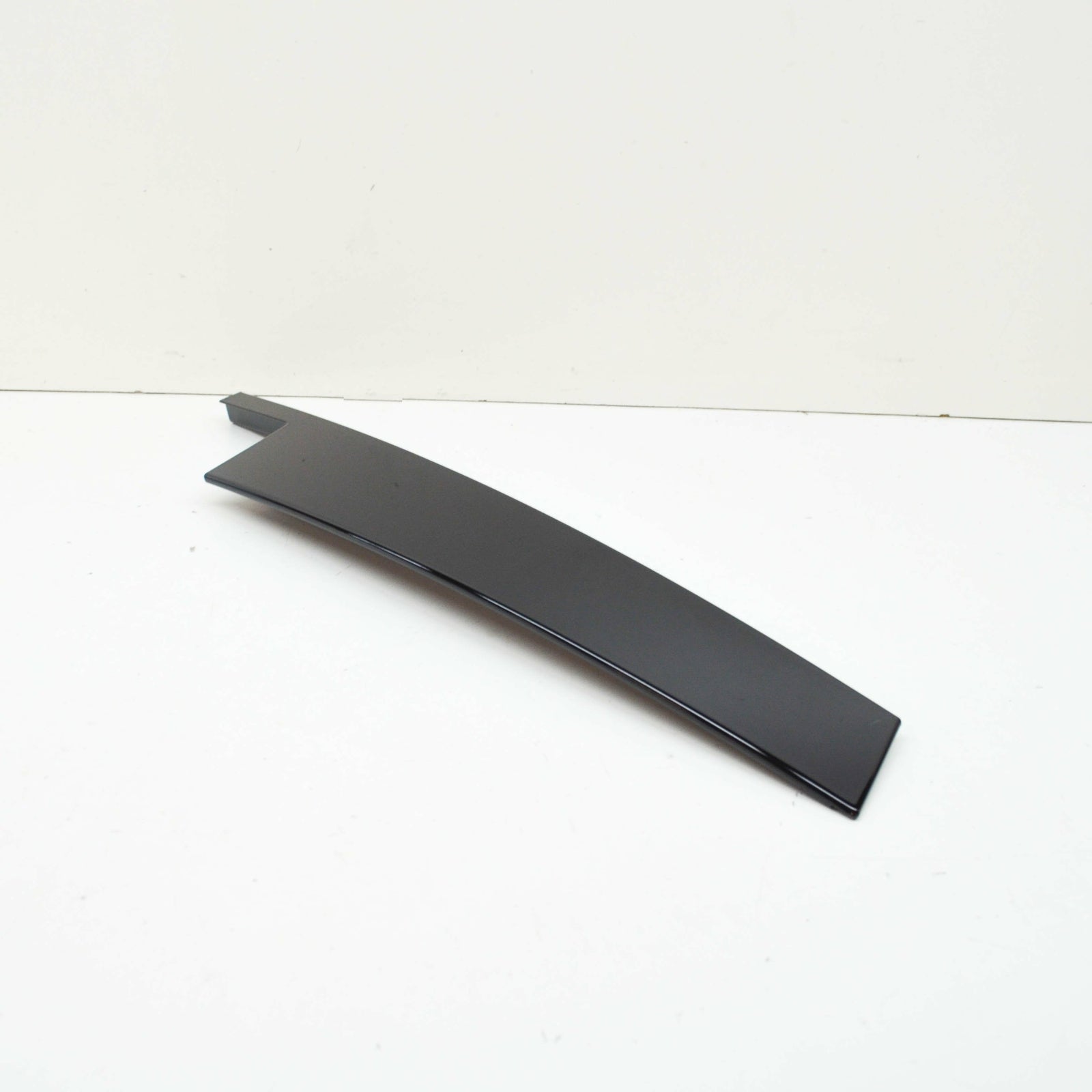 NEW MB GLC X253 FRONT LEFT DOOR EXTERIOR B-PILLAR TRIM A2536900187 ORIGINAL