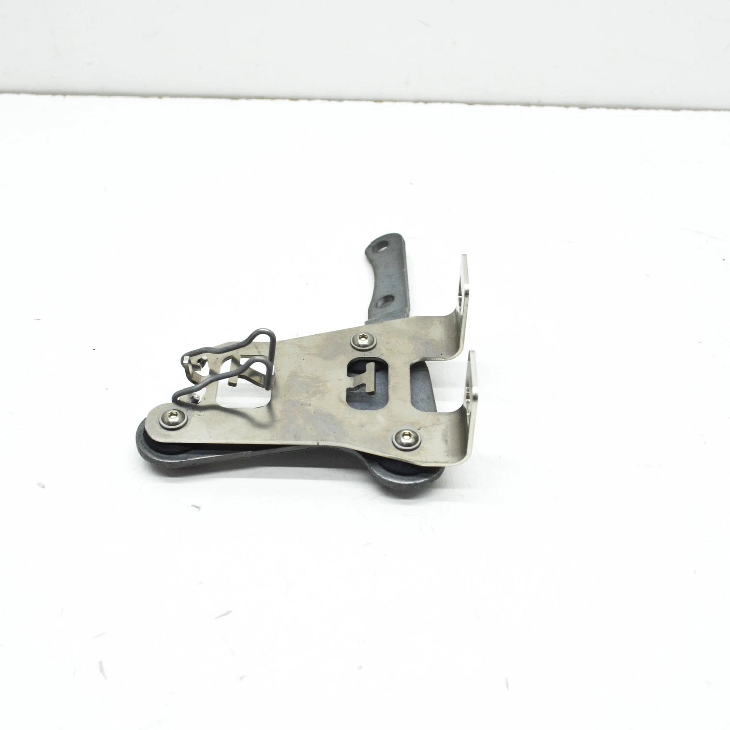 NEW BMW 5 G30 THERMOSTAT HOLDER BRACKET 17228624268 ORIGINAL