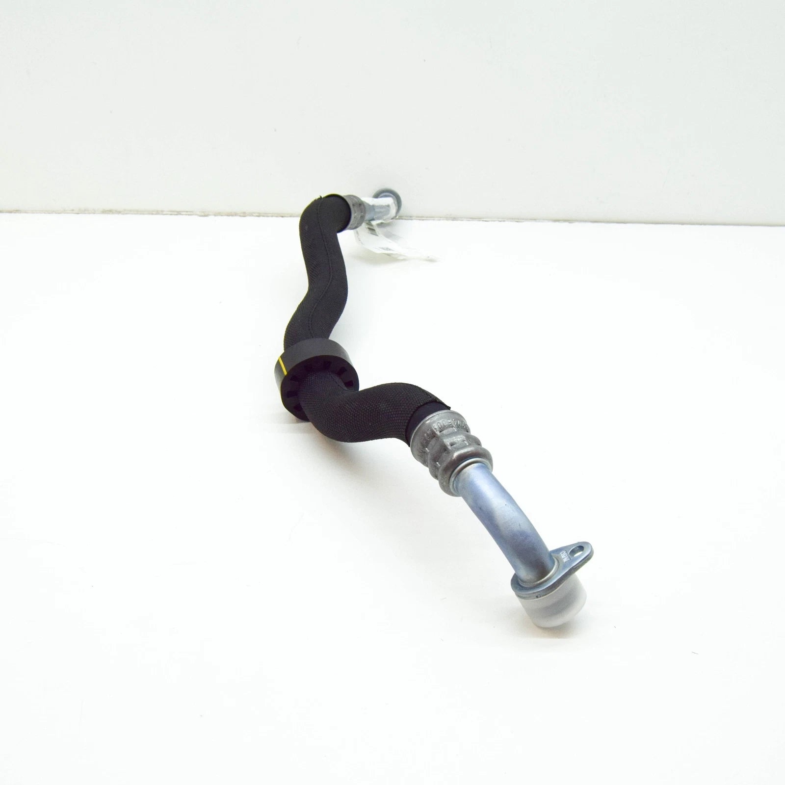 NEW MERCEDES-BENZ C W204 ENGINE AT SEPARATION POINT OIL LINE A2045001372