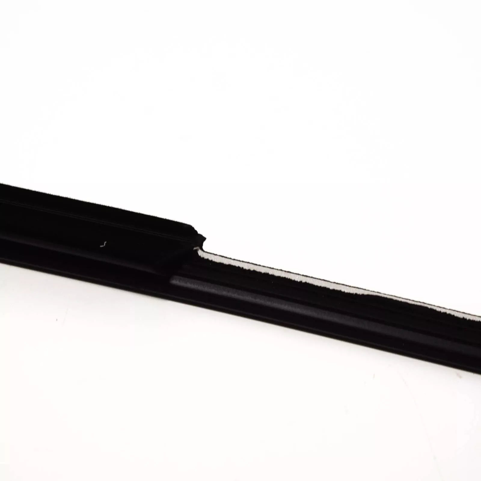 NEW BMW 5 E34 FRONT RIGHT DOOR OUTER WEATHER STRIP 51211944346 ORIGINAL