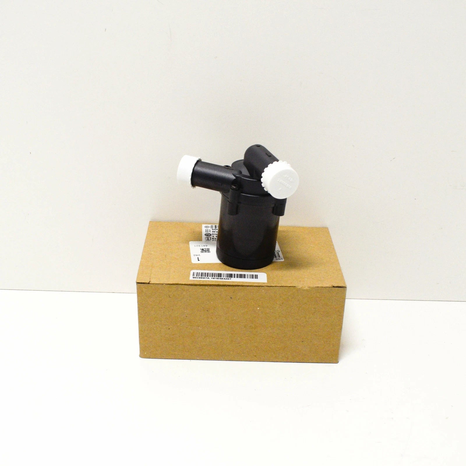 NEW AUDI A3 8PA AUXILIARY COOLANT WATER PUMP 5Q0965561E 2013 ORIGINAL