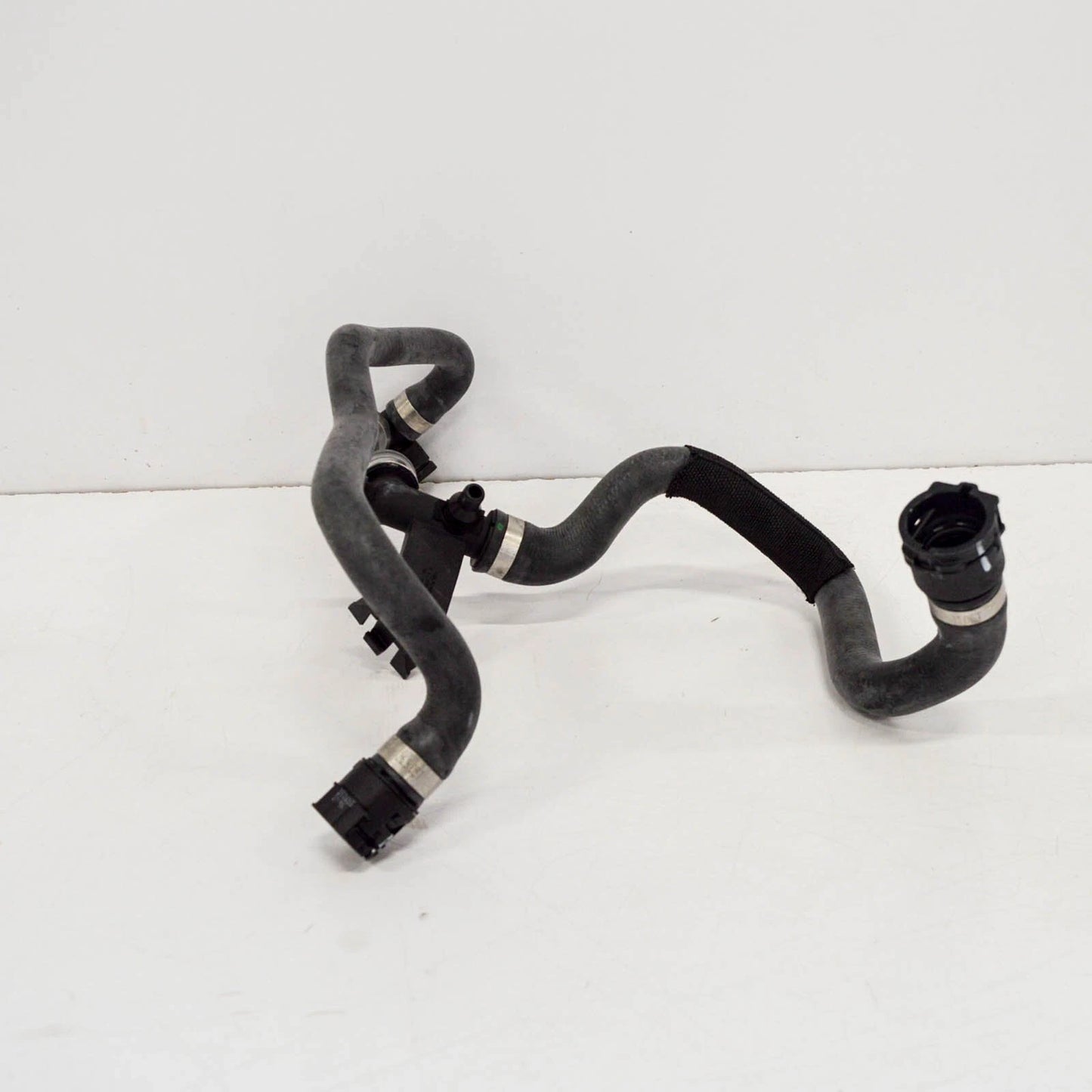 NEW BMW 7 G11 RADIATOR SUPPLY COOLING PIPE HOSE 17128602678 ORIGINAL