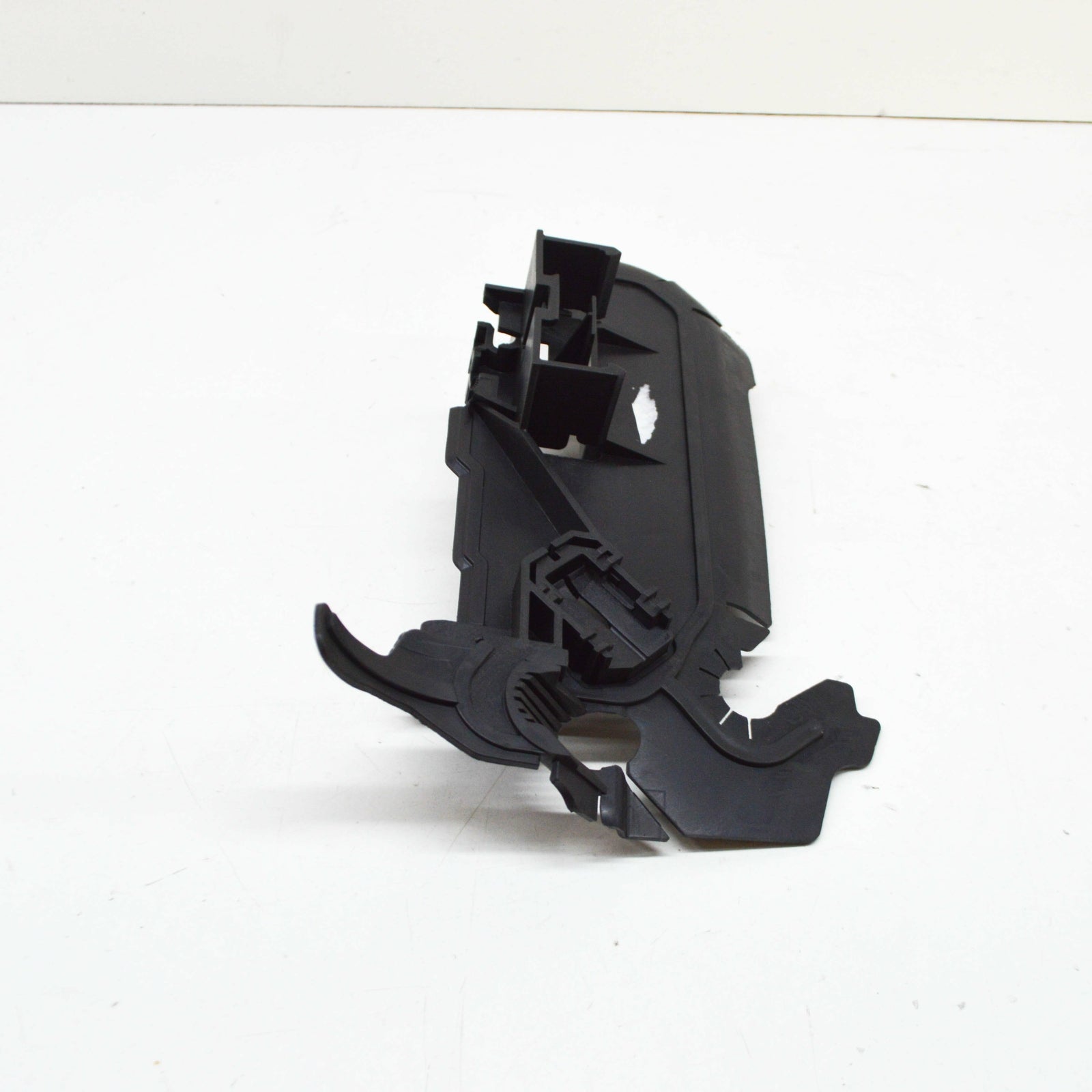 NEW MERCEDES-BENZ S W222 LEFT RADIATOR AIR DUCT GUIDE HOLDER A2225050040