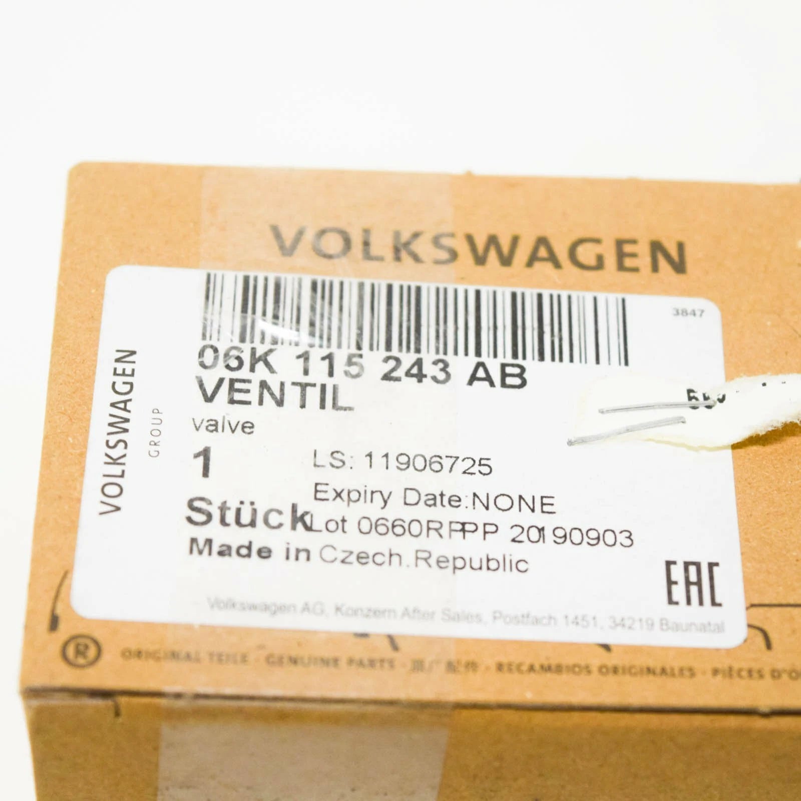 VW GOLF VII 5G1, BQ1, BE1, BE2 OTHER ENGINE COMPARTMENT PARTS 06K115243AB 2018