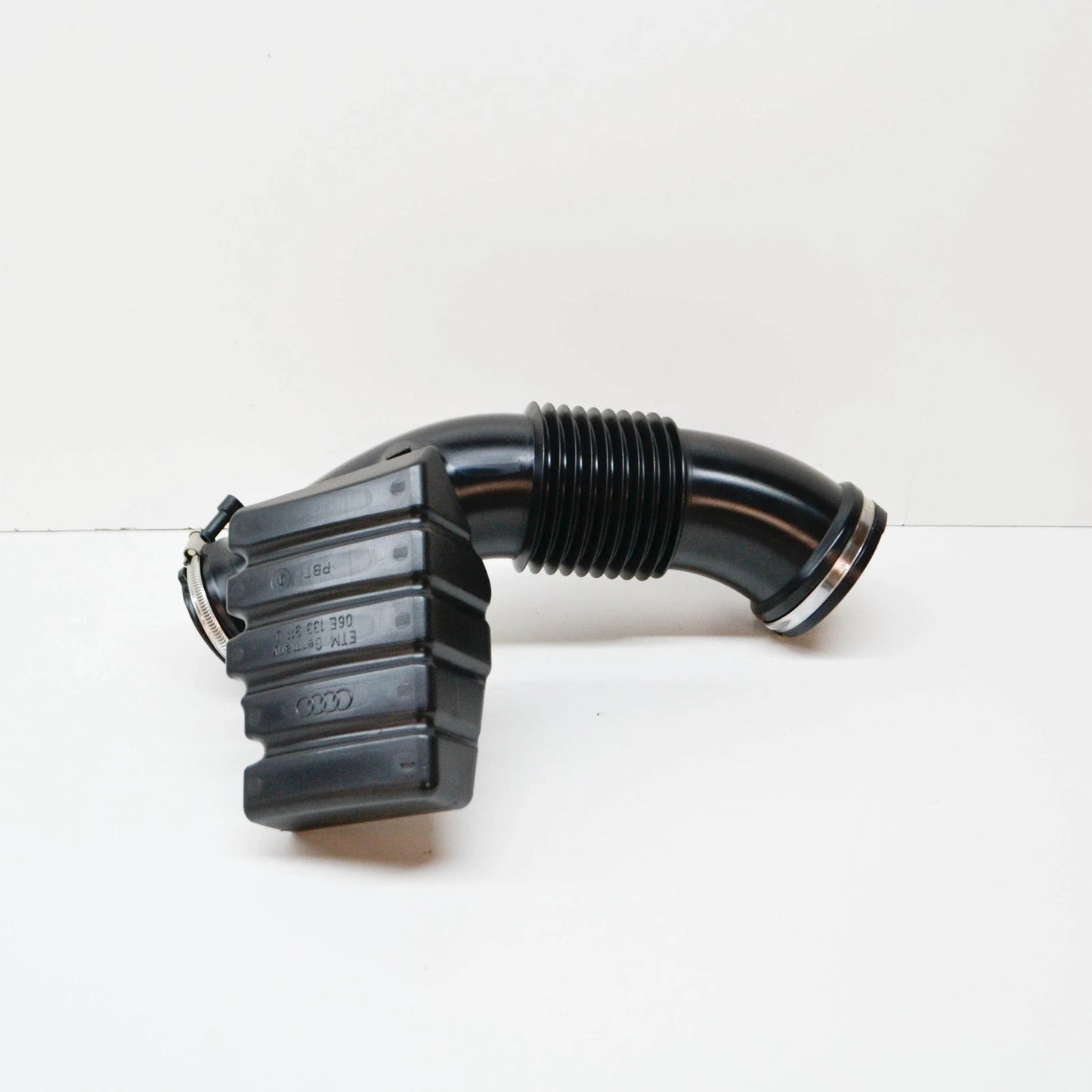 NEW AUDI Q5 8R INTAKE HOSE RESONATOR 06E129629S