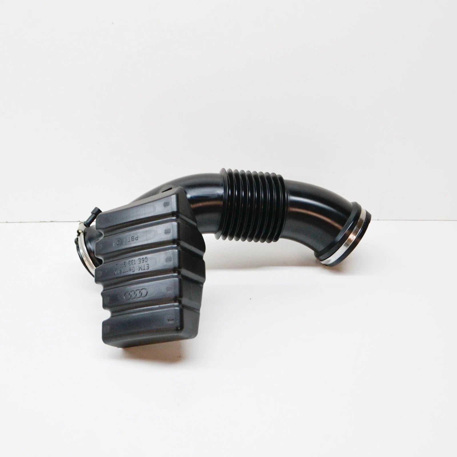 NEW AUDI Q5 8R INTAKE HOSE RESONATOR 06E129629S