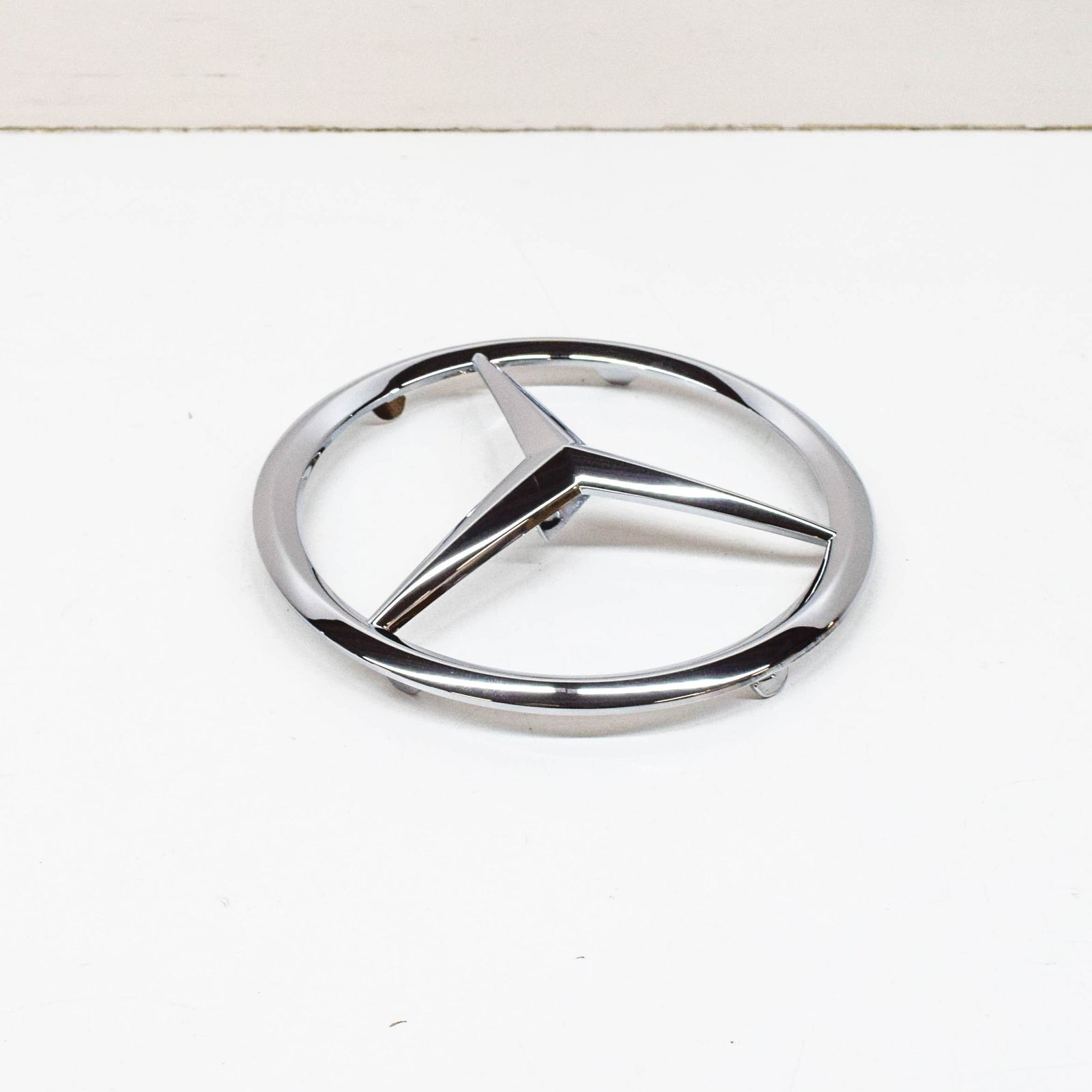 NEW MERCEDES-BENZ A W169 FRONT MERCEDES STAR A1698880186 ORIGINAL