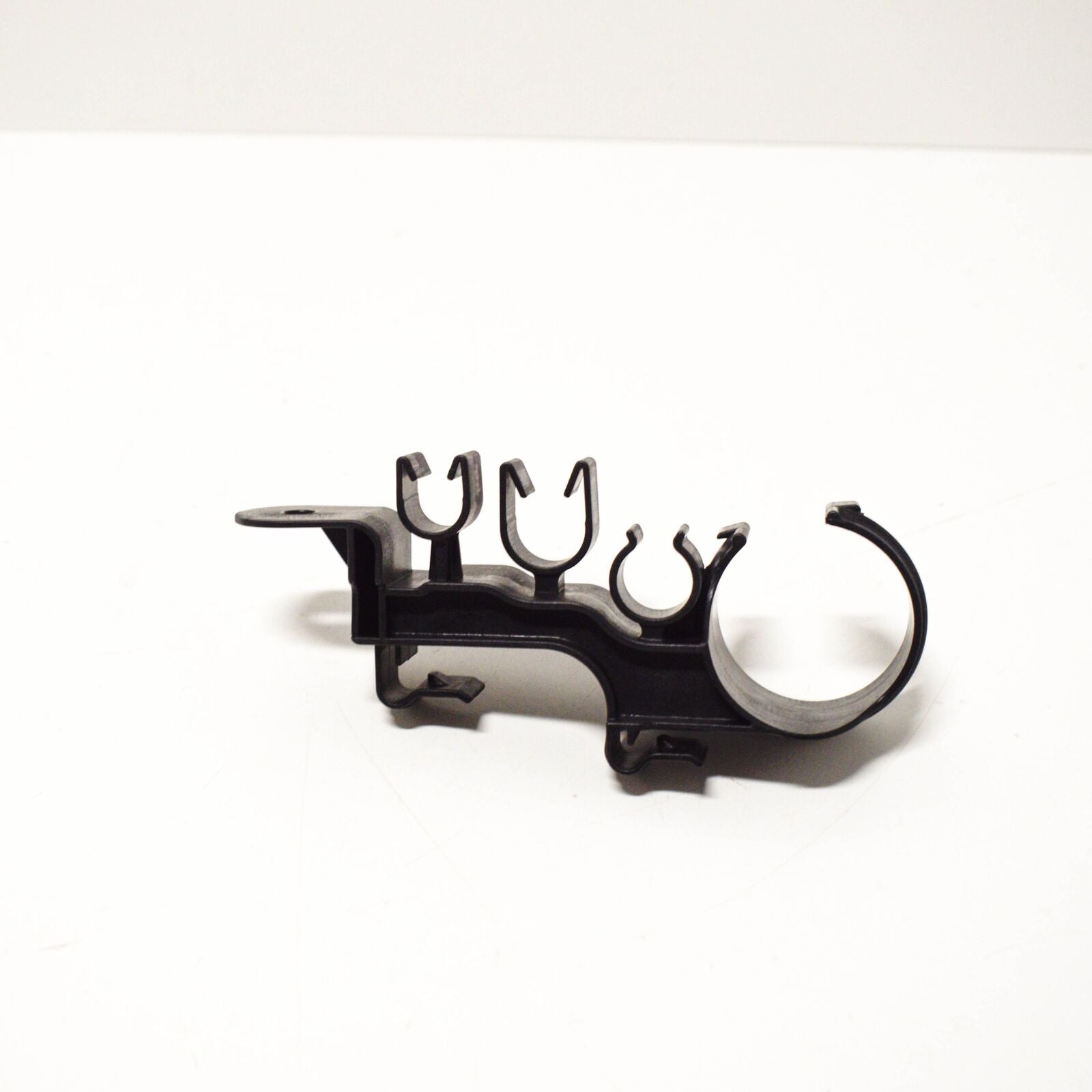 NEW MERCEDES BENZ ML W164 OIL FILTER BRACKET A1561830540 ORIGINAL