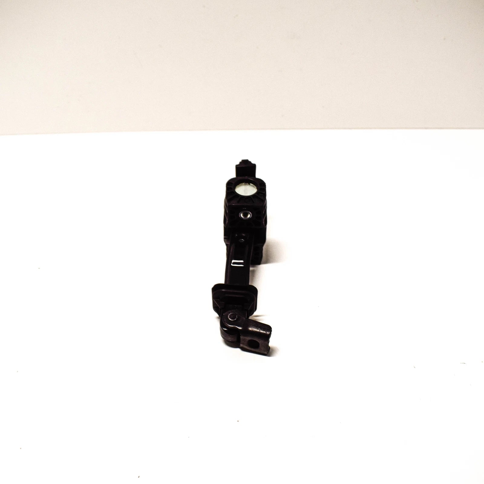 NEW VOLKSWAGEN AMAROK 2H FRONT DOOR CATCH LEFT OR RIGHT 2H0837249