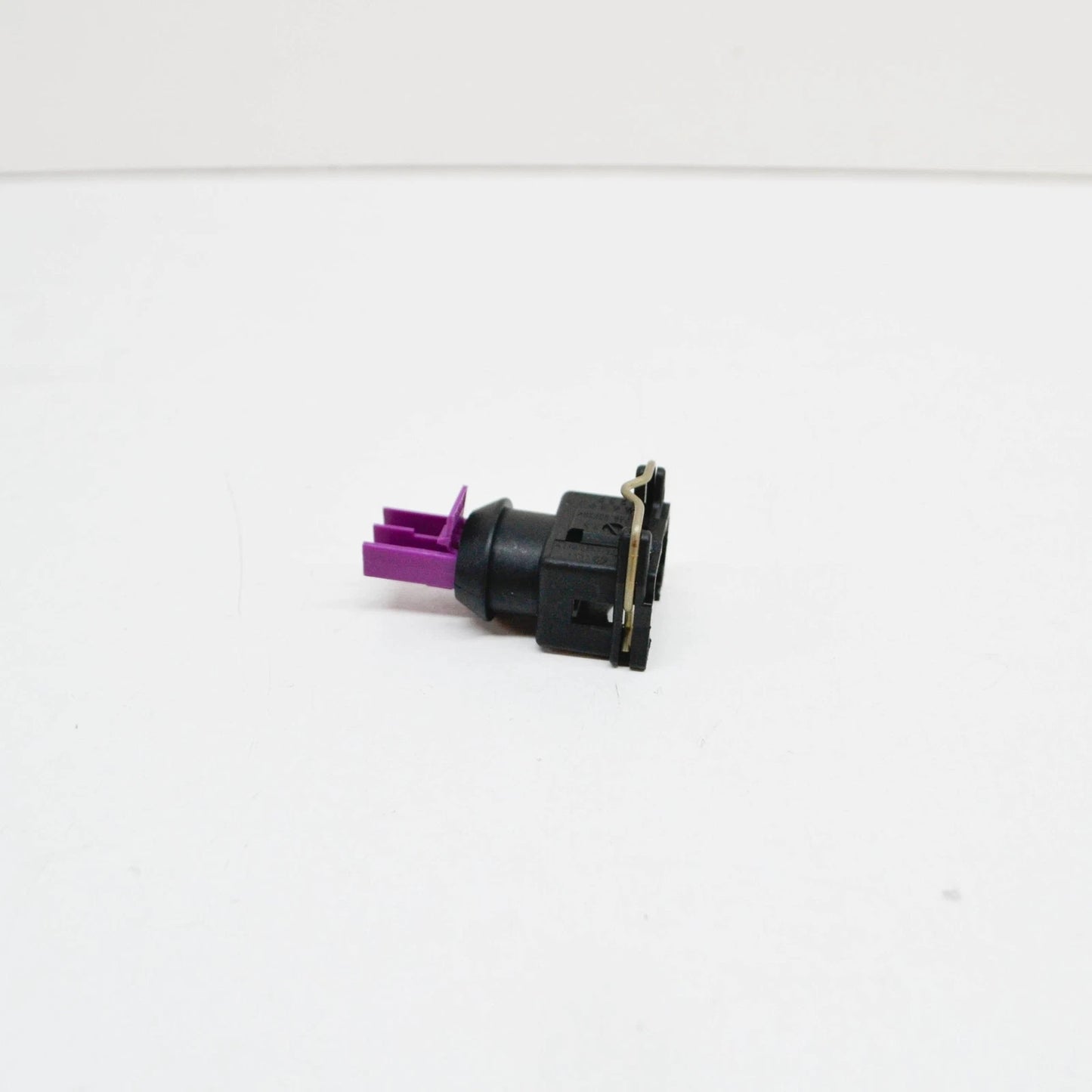 NEW AUDI A4 B7 2 PIN FLAT CONTACT HOUSING WITH GASKET 443906232 ORIGINAL