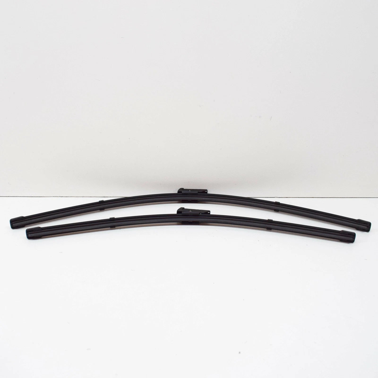 NEW AUDI A4 B9 FRONT AERODYNAMIC WIPER BLADE SET LHD 8W1998002