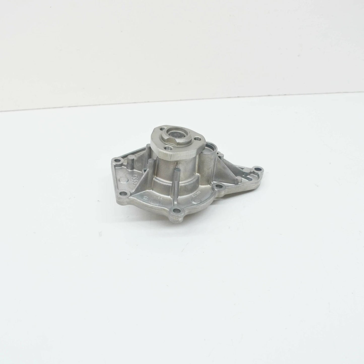 NEW AUDI A6 C6 ENGINE WATER PUMP 06E121018D