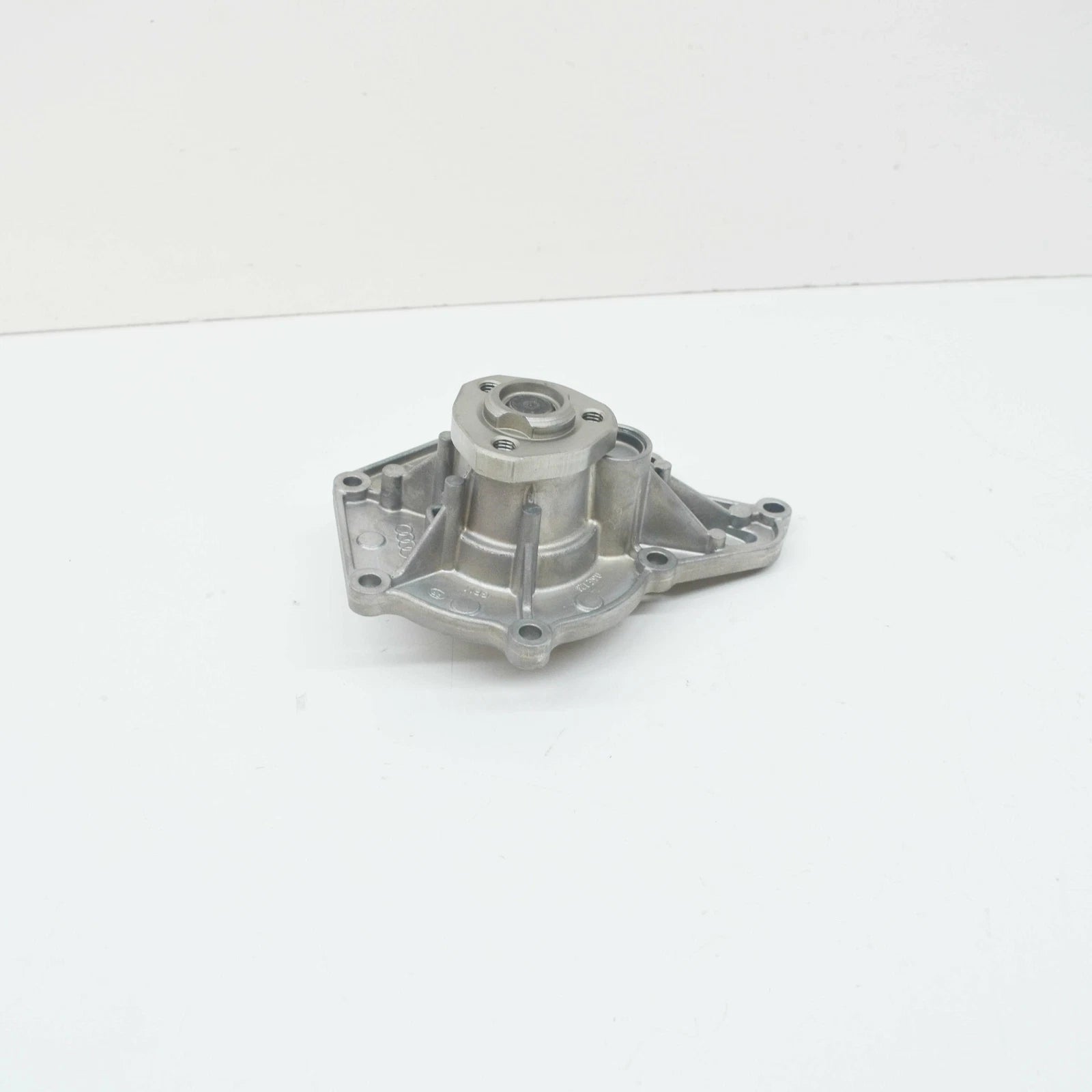 NEW AUDI A6 C6 ENGINE WATER PUMP 06E121018D