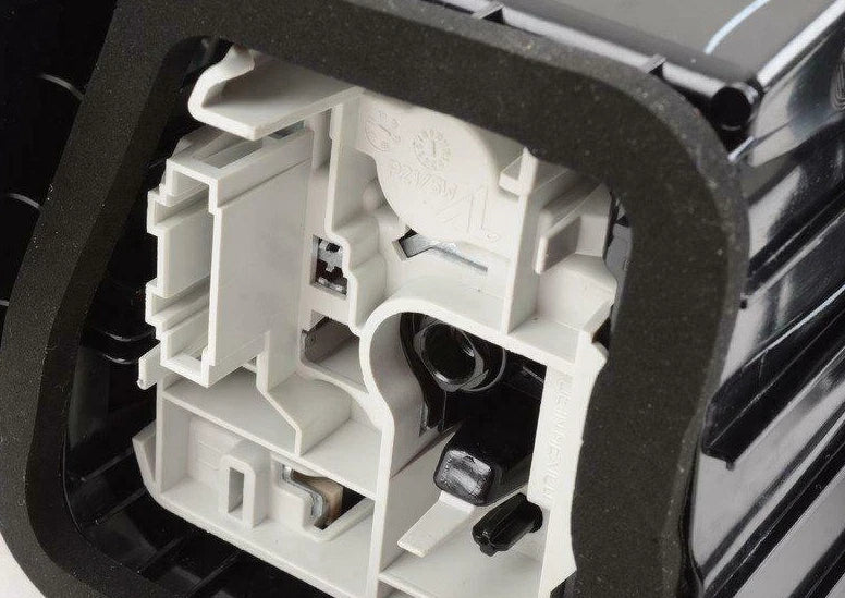 NEW VOLKSWAGEN JETTA A6 REAR RIGHT OUTER TAILLIGHT 5C6945096F ORIGINAL