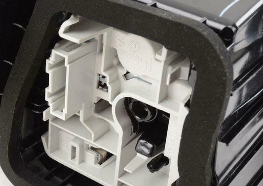 NEW VOLKSWAGEN JETTA A6 REAR RIGHT OUTER TAILLIGHT 5C6945096F ORIGINAL