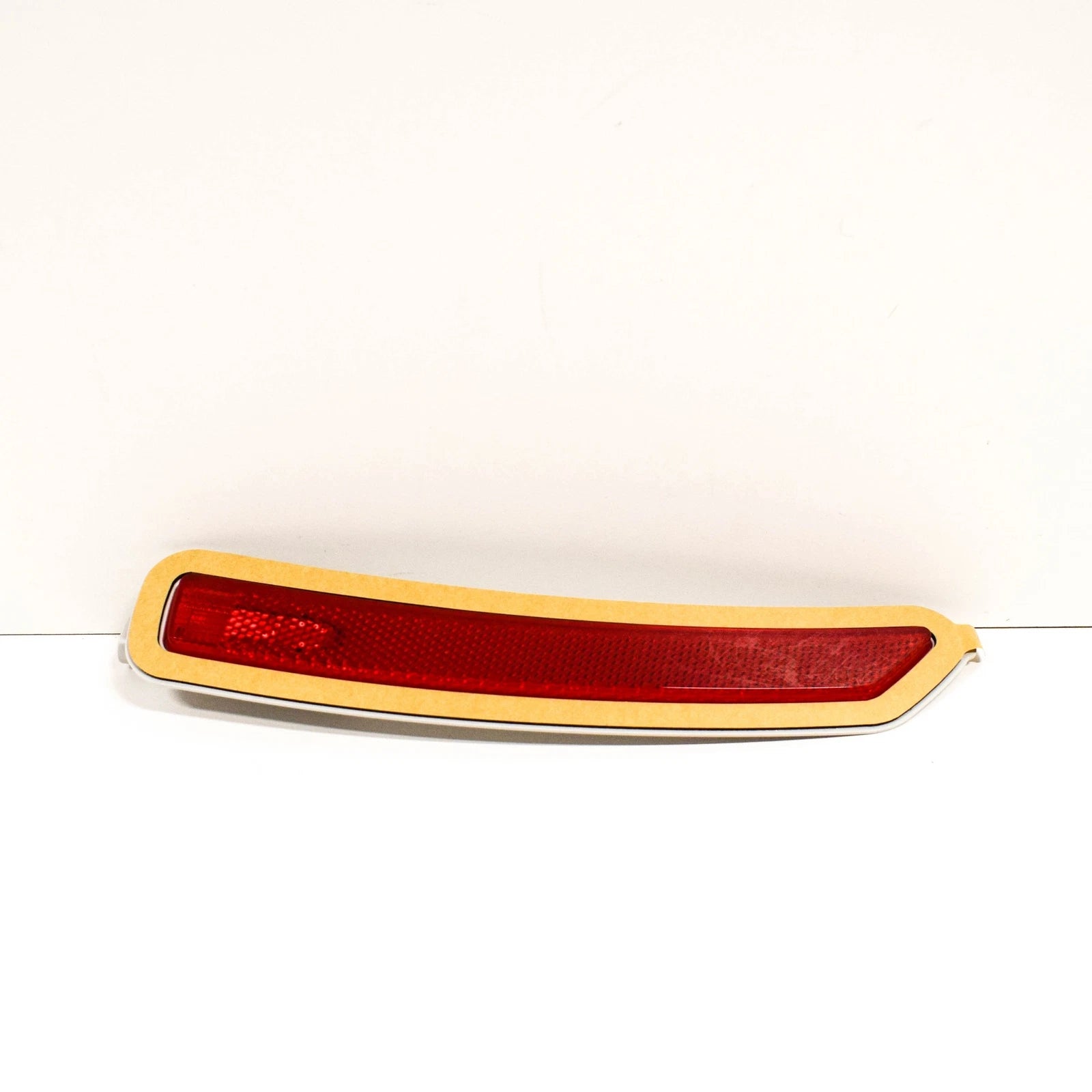 NEW BMW I3 L01 REAR BUMPER LEFT SIDE REFLECTOR 63147304047 7304047 ORIGINAL