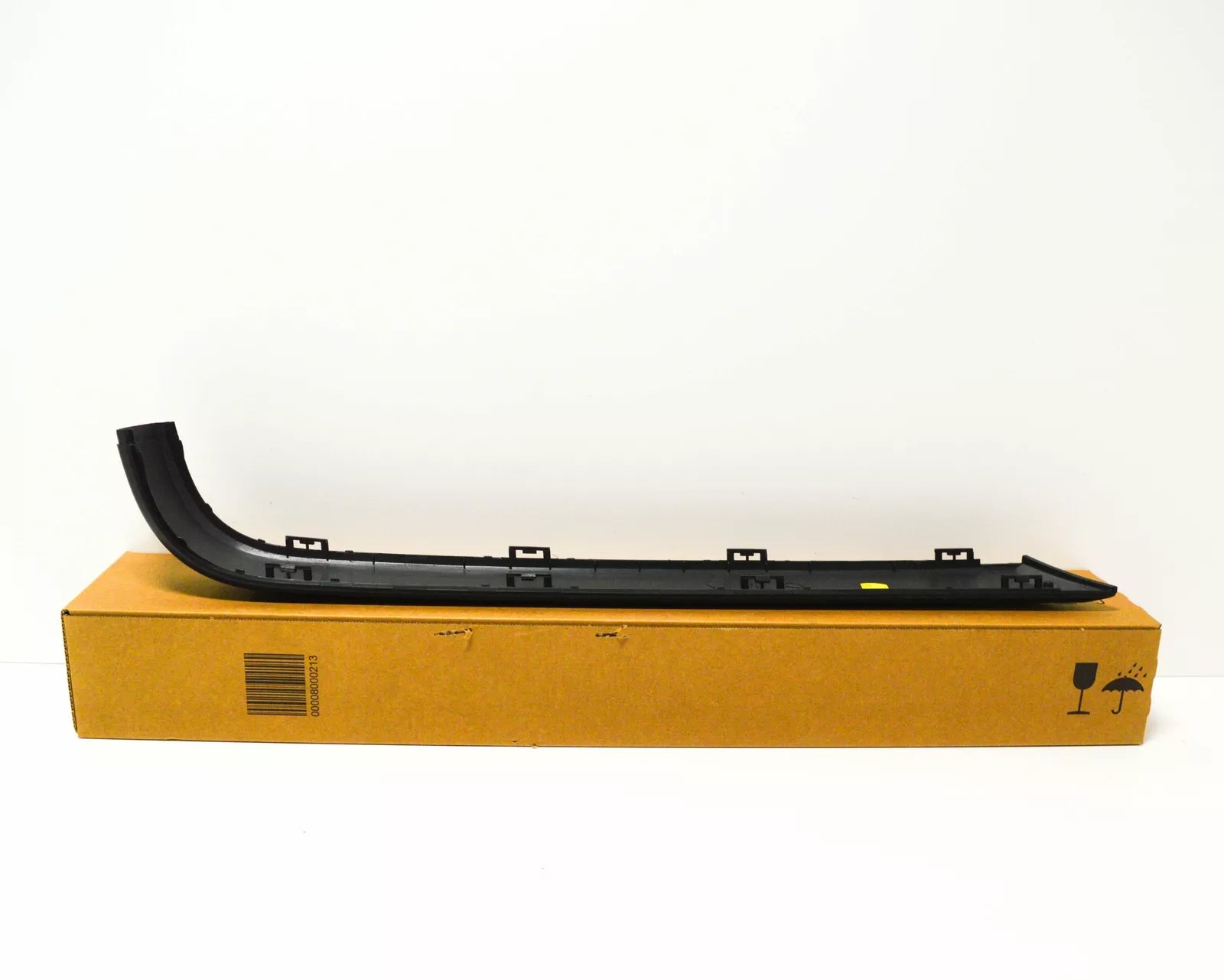 NEW BMW 3 E30 REAR BUMPER RIGHT RUBBER STRIP MOLDING TRIM 51121945928 ORIGINAL