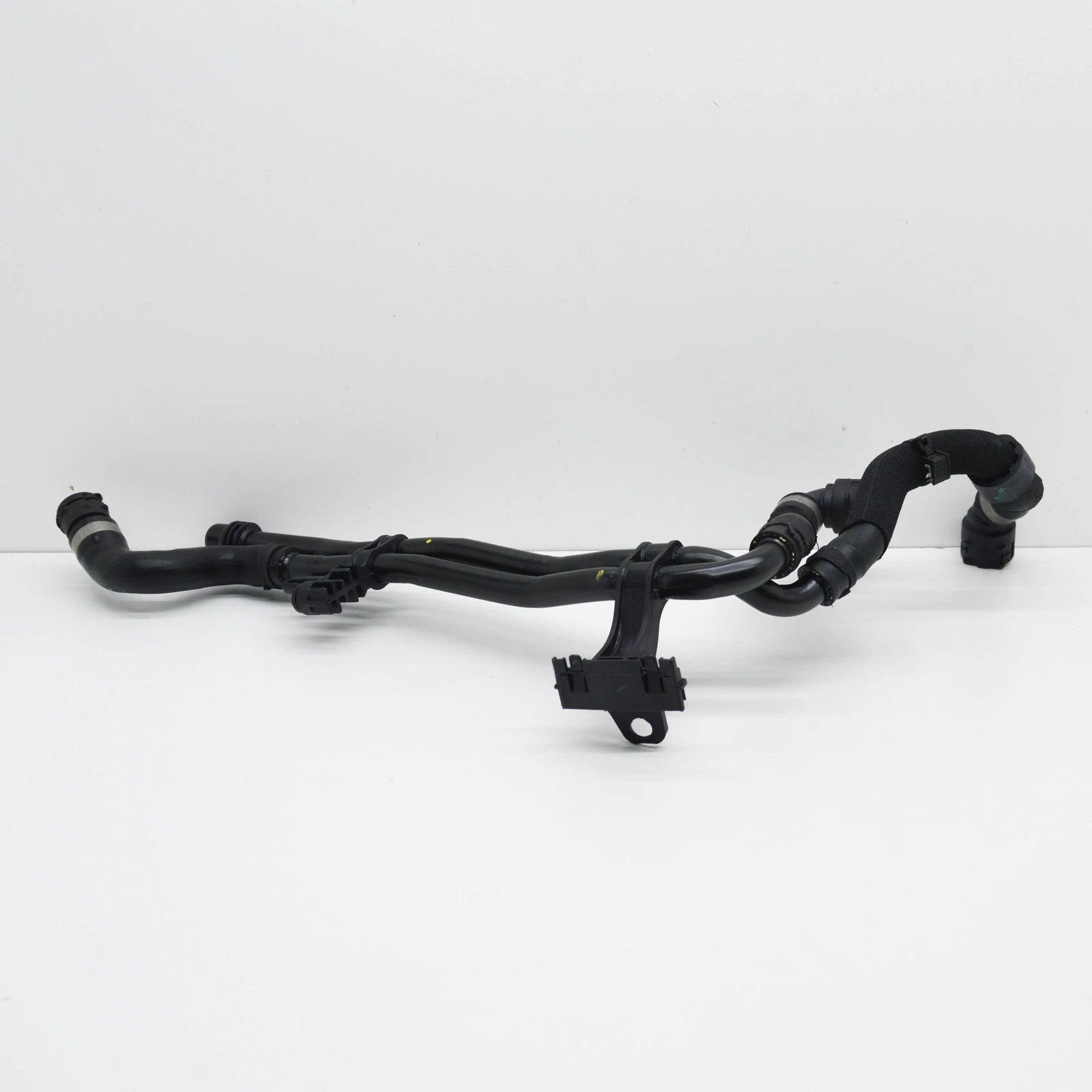 NEW MB CLA COUPE C118 RIGHT SIDE WATER RADIATOR HOSE A1775017501