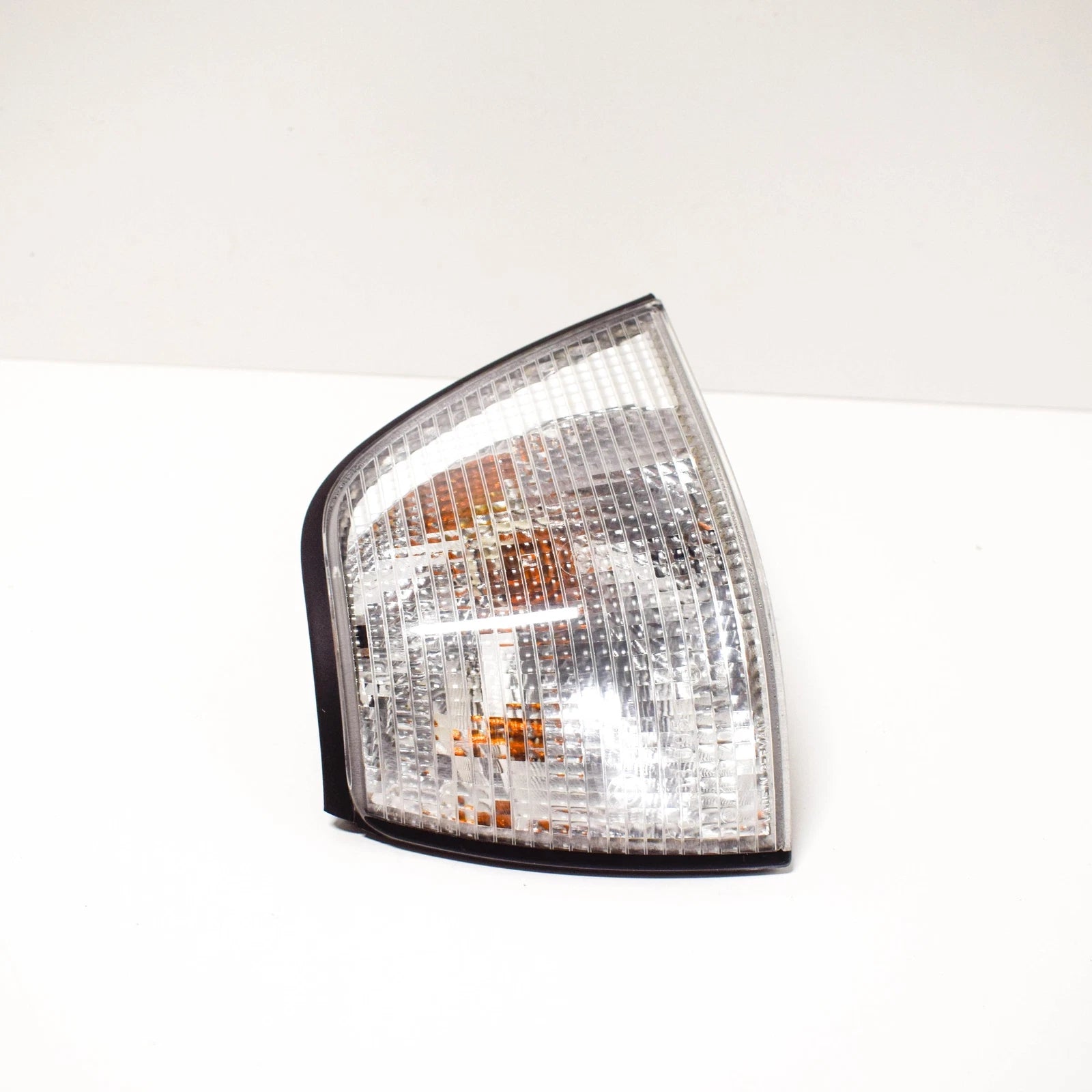 NEW BMW 3 E36 WHITE FRONT TURN INDICATOR LIGHT LEFT 82199403095 ORIGINAL