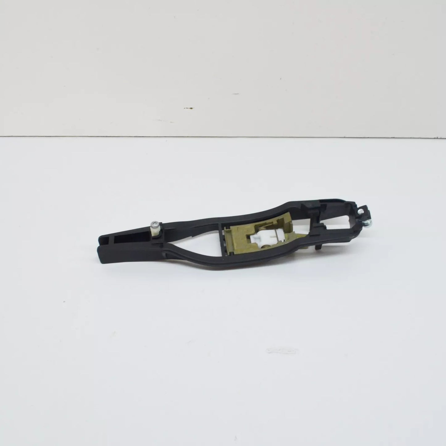 NEW BMW 3 E46 FRONT LEFT OUTSIDE DOOR HANDLE CARRIER 51218216121 8216121