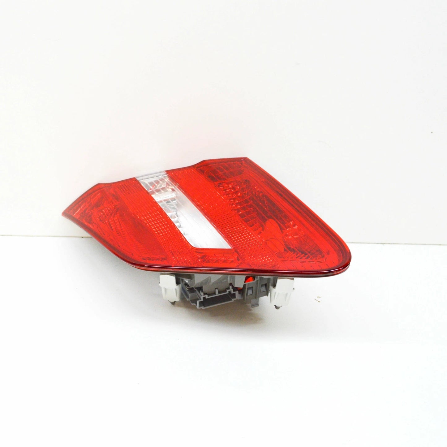 NEW MERCEDES-BENZ B W246 REAR RIGHT INNER TAIL LIGHT A2468200864